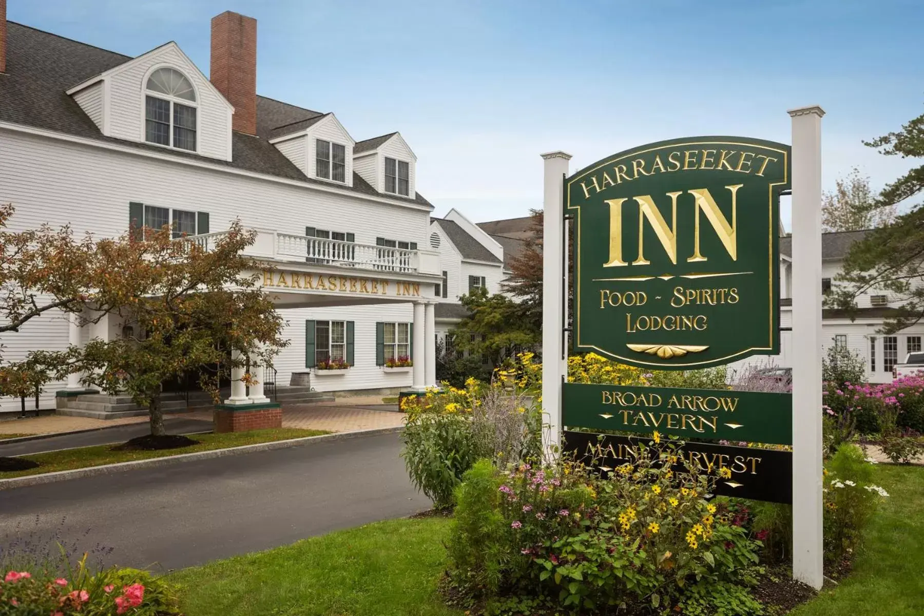 Property logo or sign, Property Building in The Harraseeket Inn & Suites