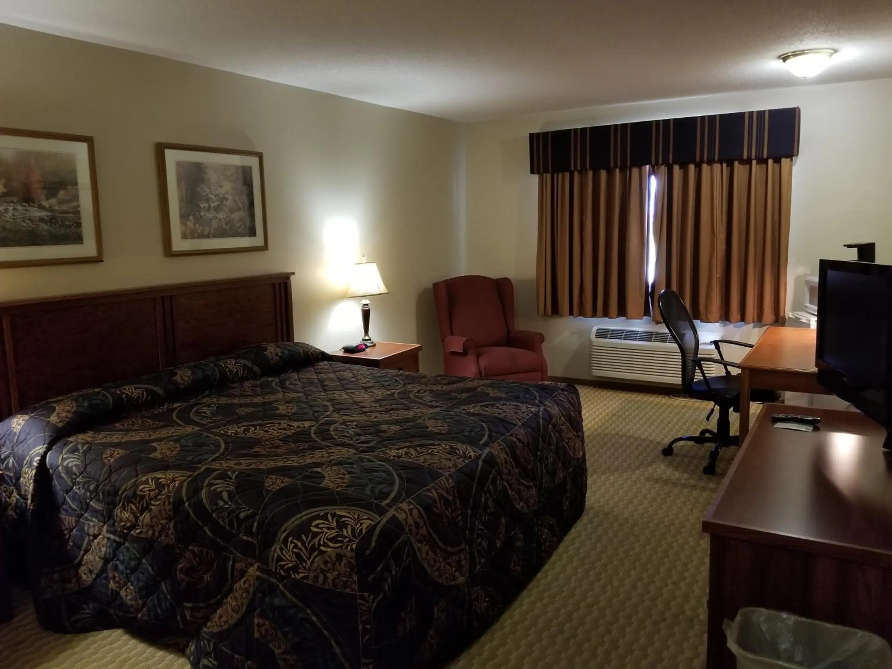 Photo of the whole room, Bed in Prairie Inn