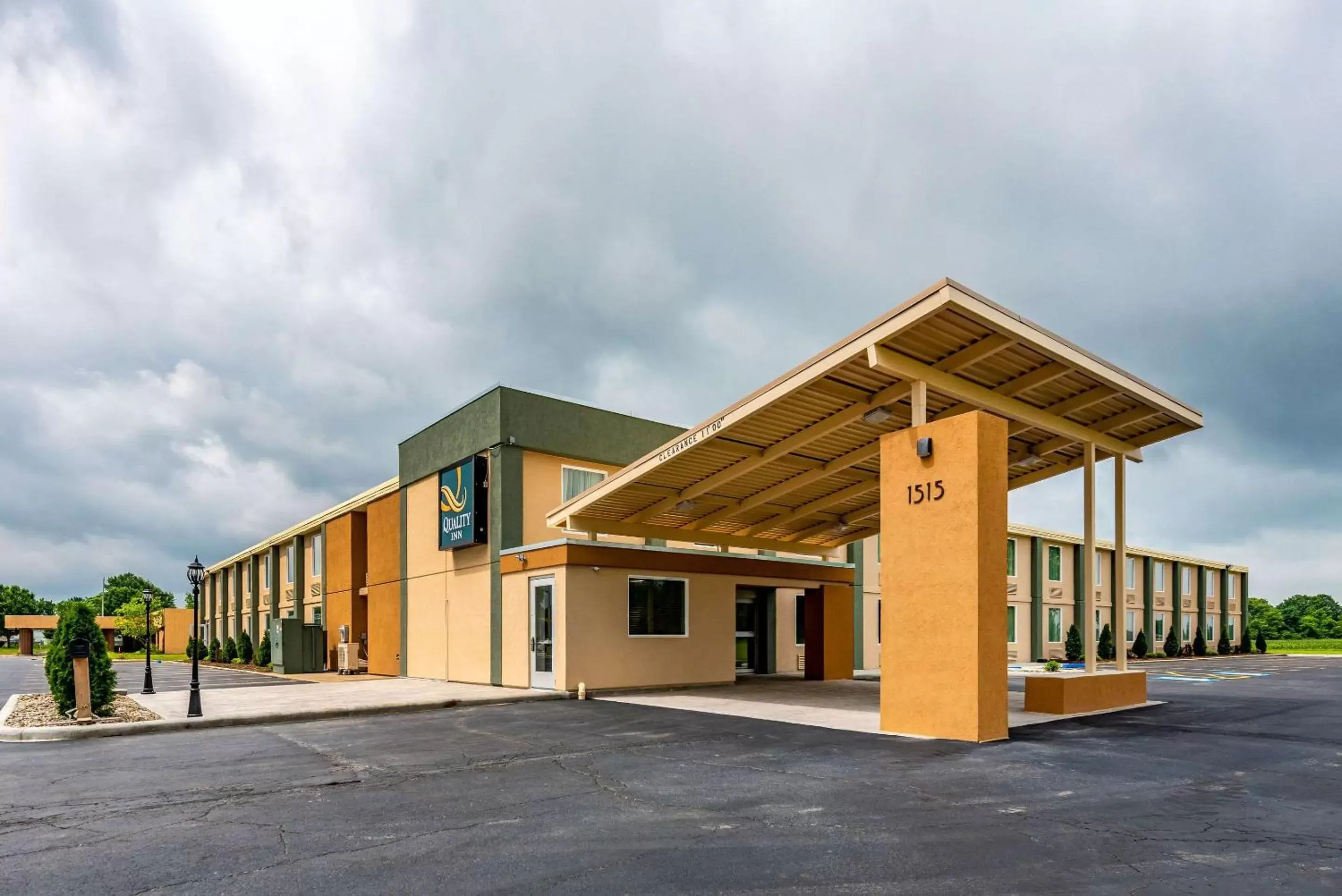 Property building in Quality Inn Bucyrus North Property building in Quality Inn Bucyrus North