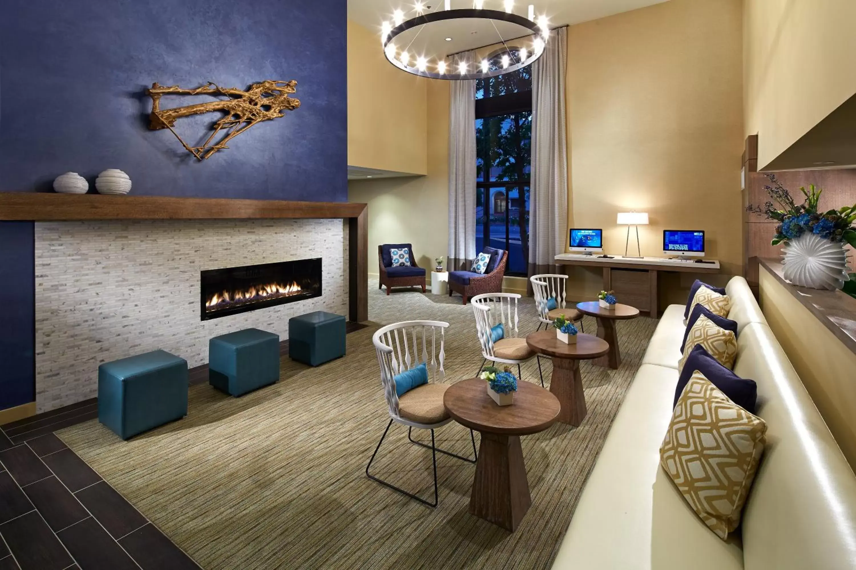 Lobby or reception, Restaurant/Places to Eat in The Anza-a Calabasas Hotel
