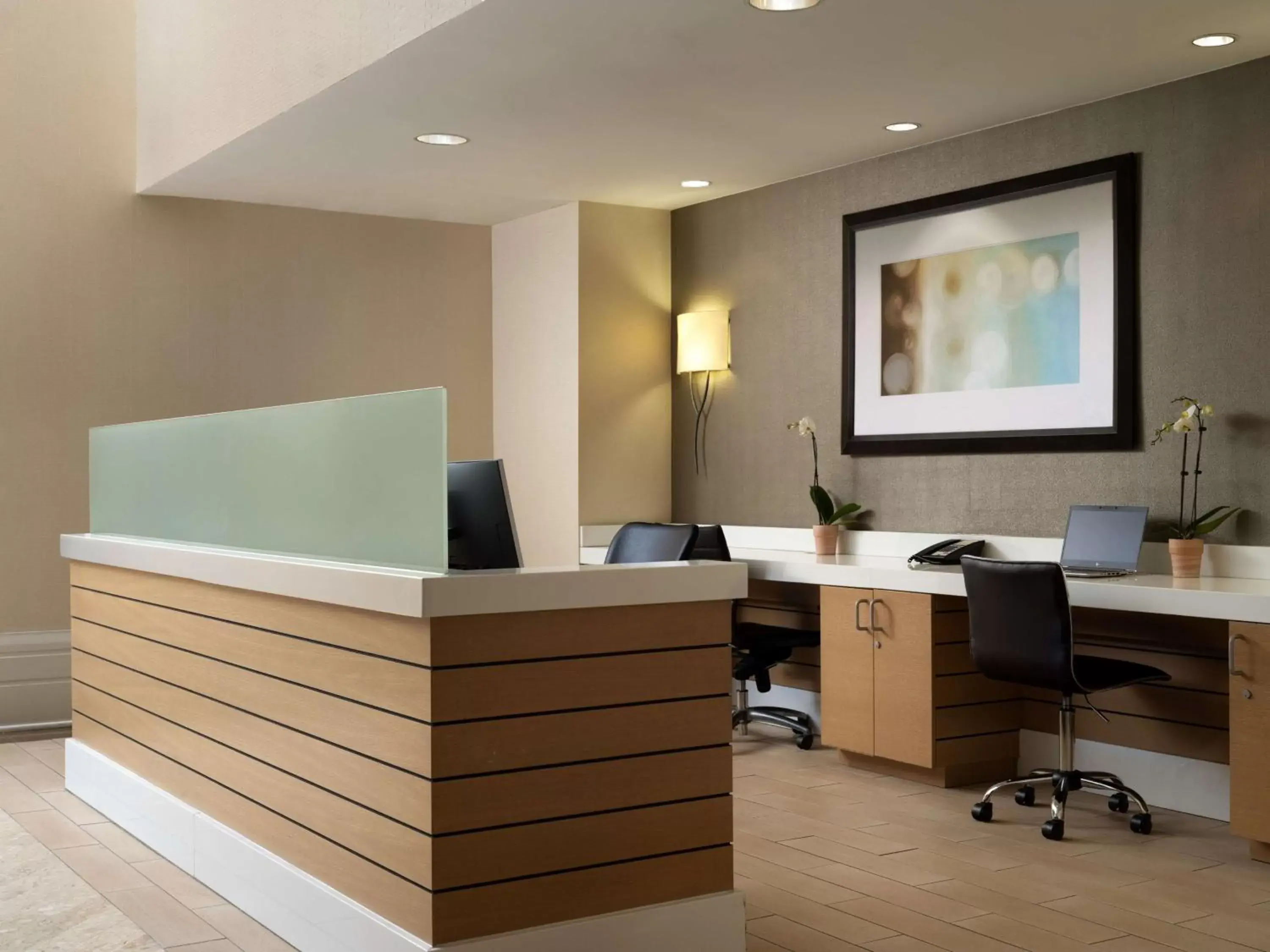 Business facilities in Sonesta Redondo Beach and Marina