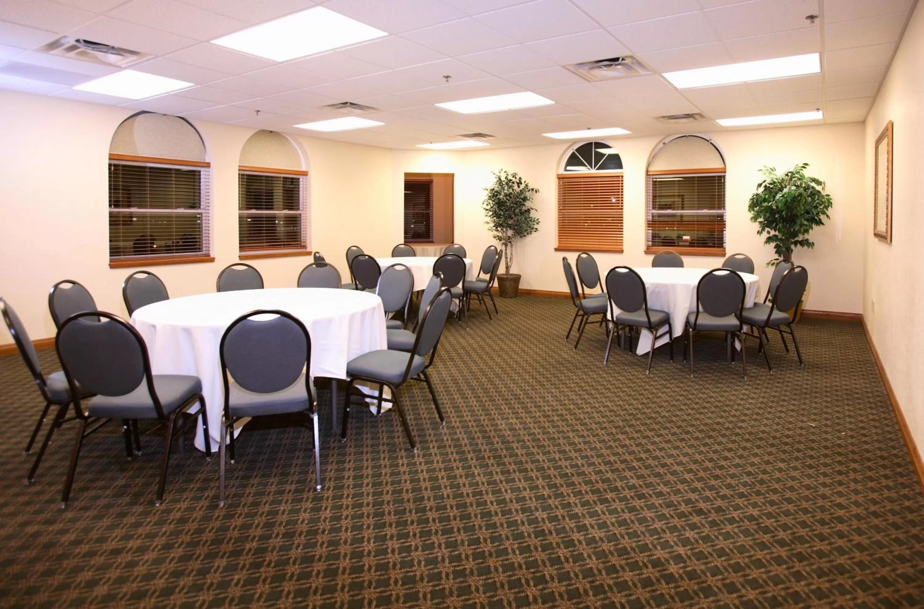 Meeting/conference room in Country Inn & Suites by Radisson, Lincoln North Hotel and Conference Center, NE
