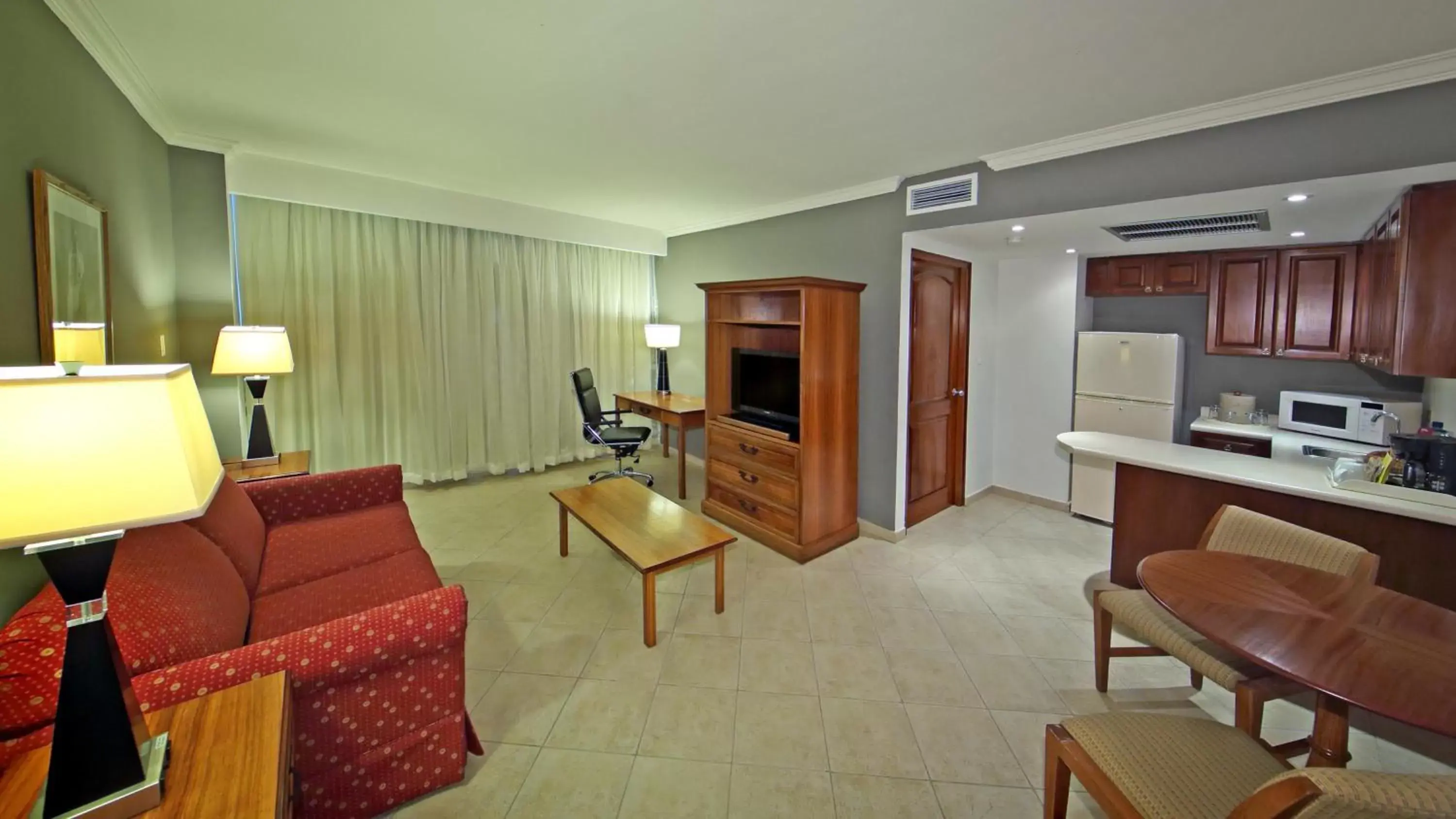 Bedroom, Seating Area in Crowne Plaza Panama, an IHG Hotel