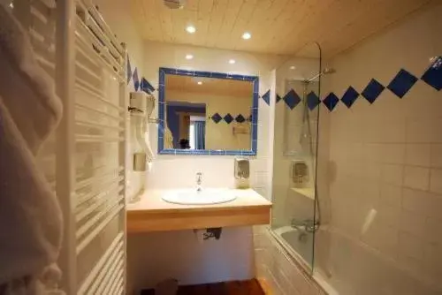 Bathroom in Hotel Le Monal