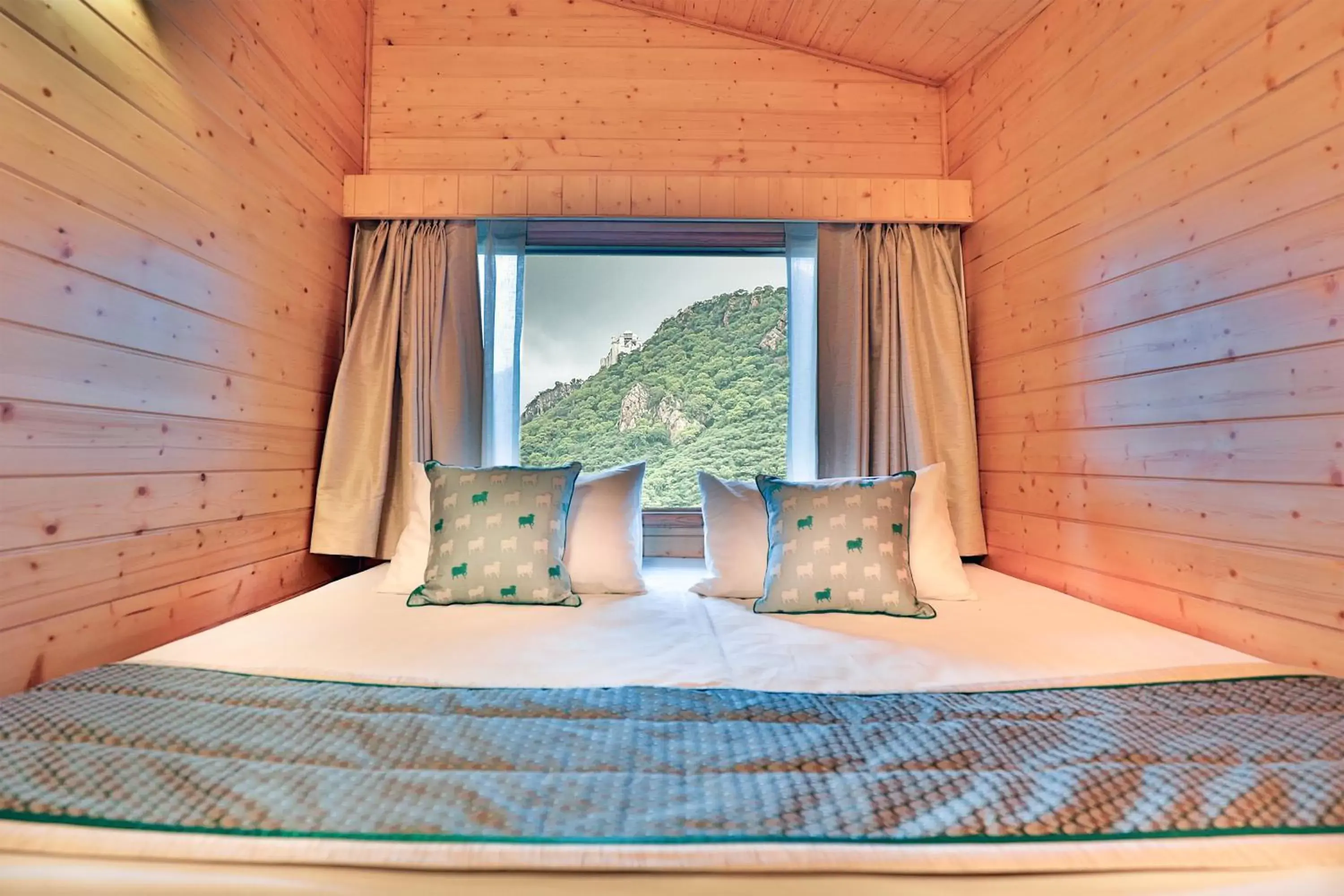 Bed in Bamboo Saa Resort & Spa