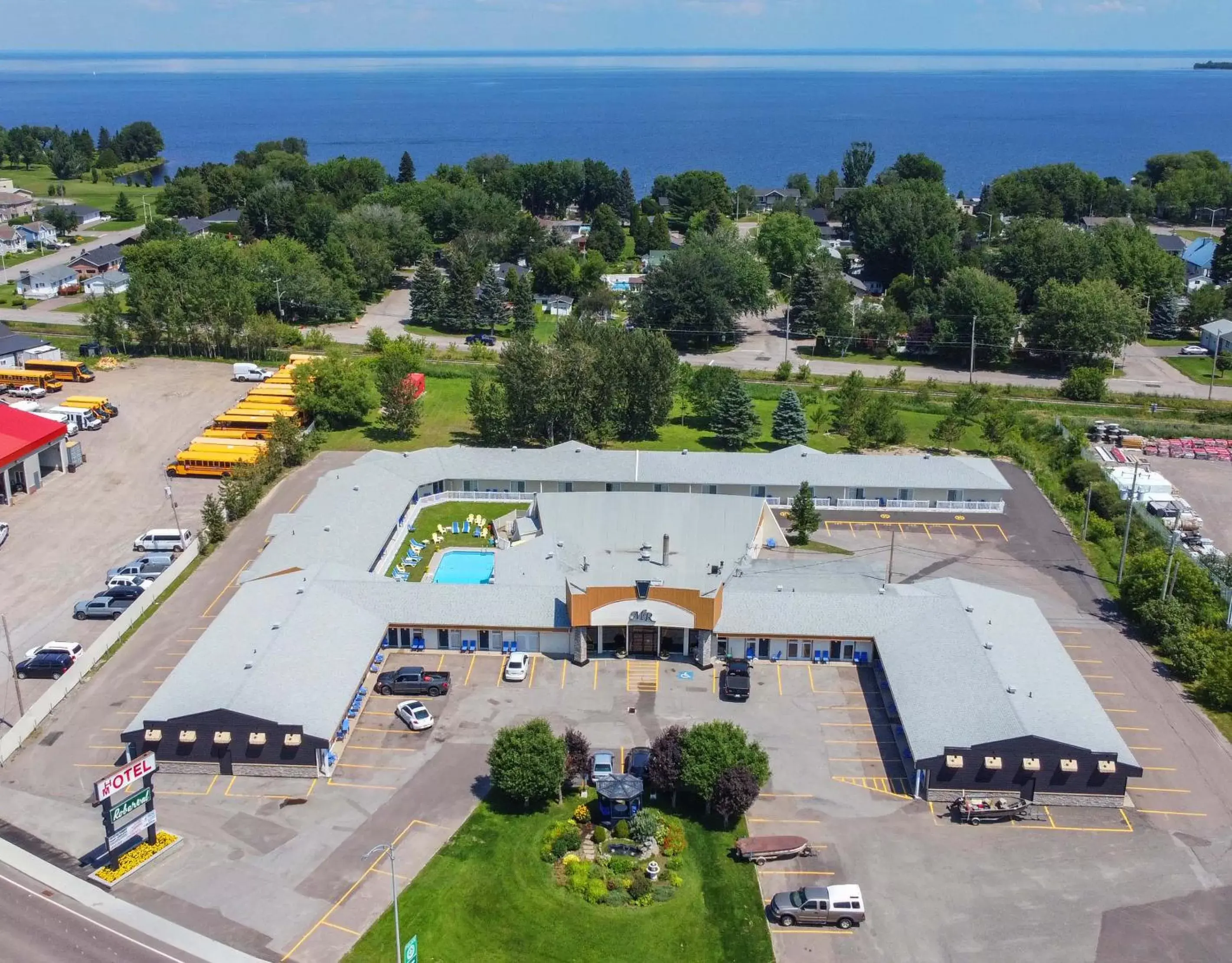 Bird's eye view, Bird's-eye View in Motel Roberval