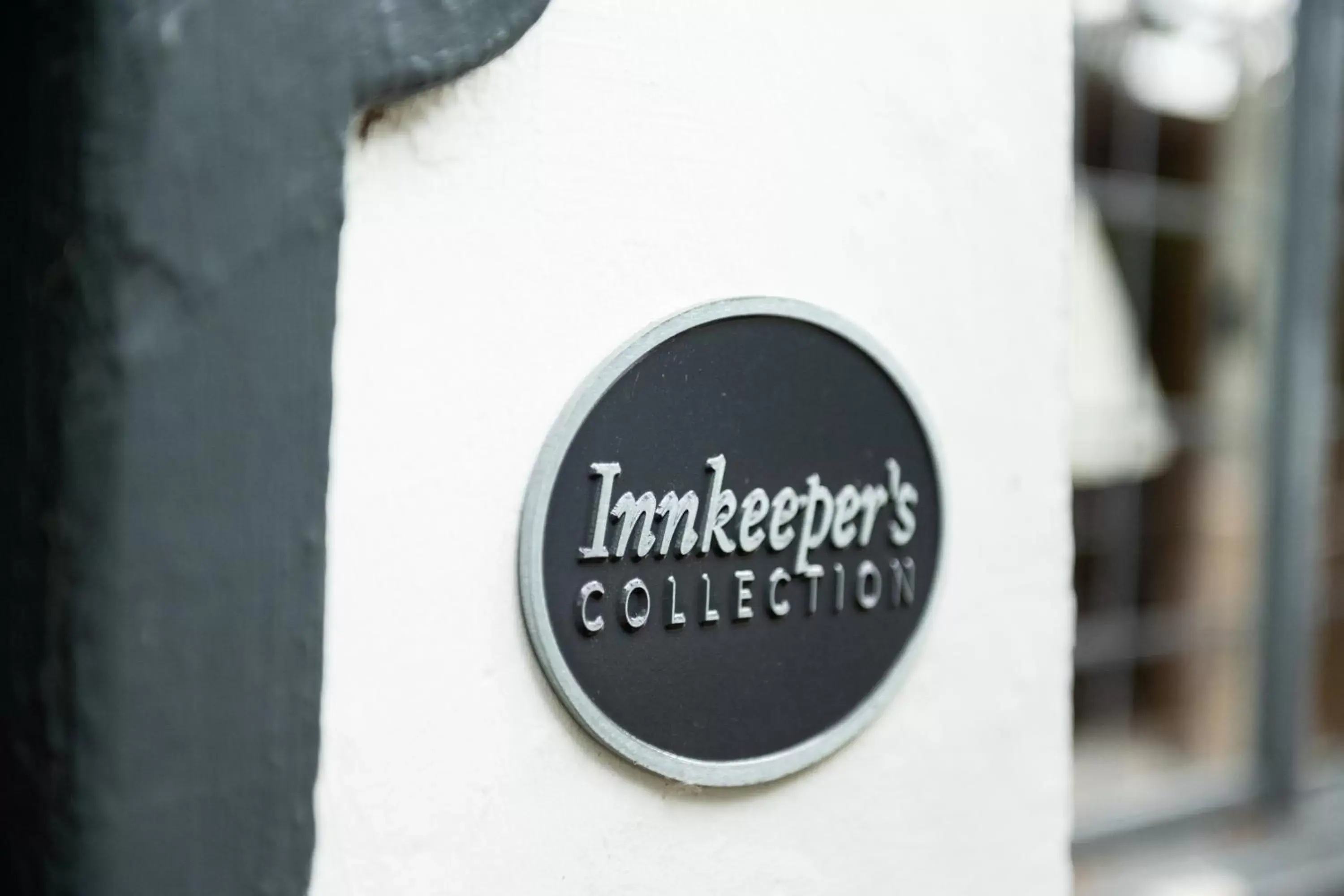 Property building, Property Logo/Sign in The Oatlands Chaser by Innkeeper's Collection
