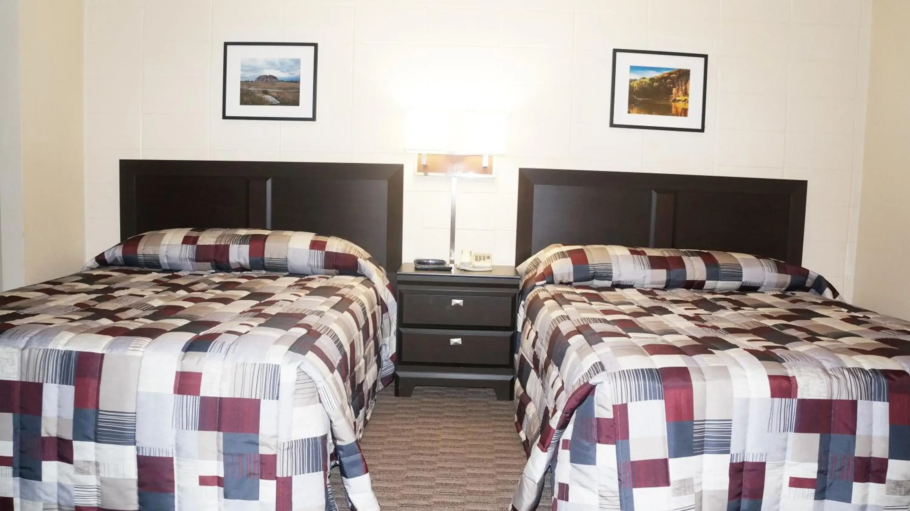Photo of the whole room, Bed in Canadian Motor Inn