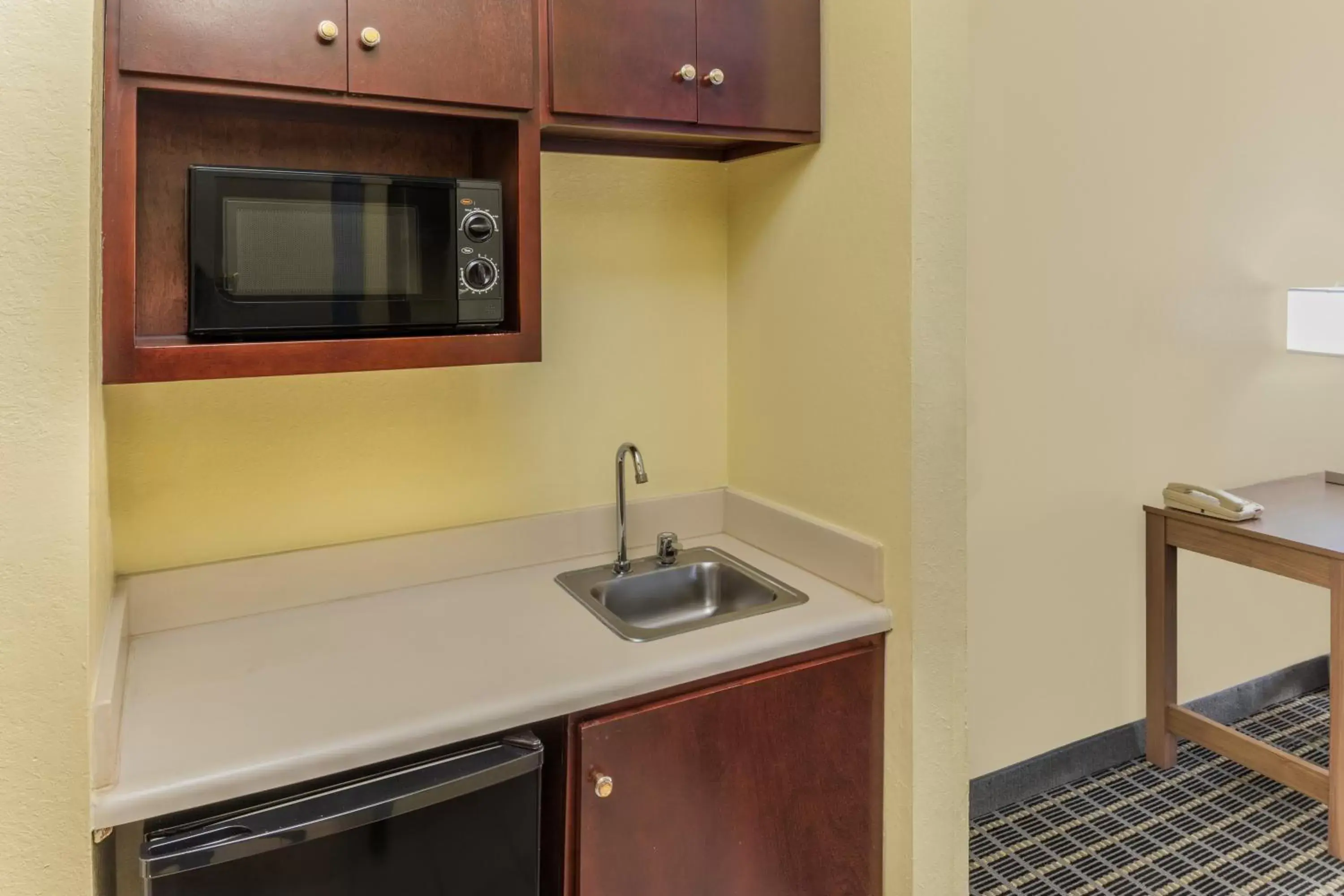 Kitchen or kitchenette, Kitchen/Kitchenette in Days Inn & Suites by Wyndham Union City