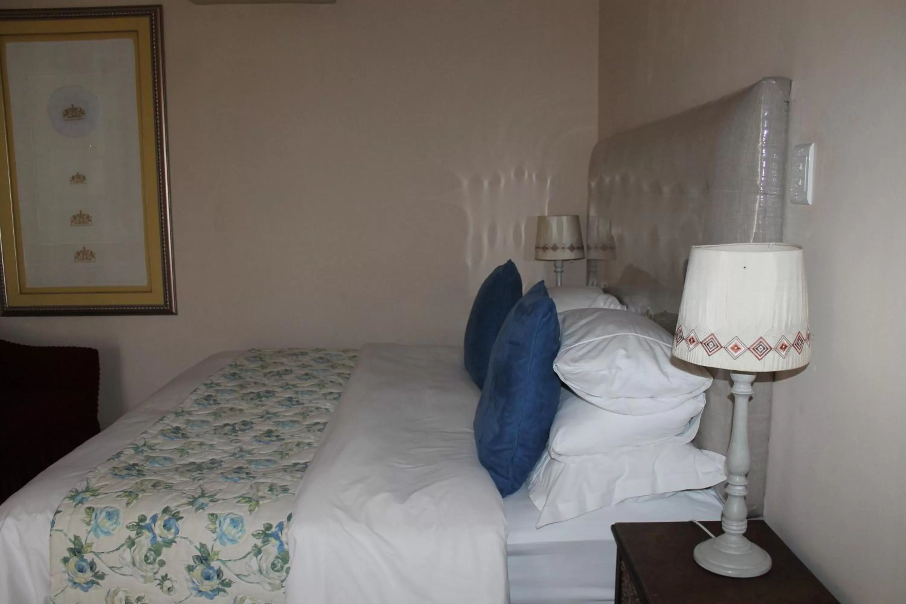 Bed in Blue Diamond Lodge & Spa