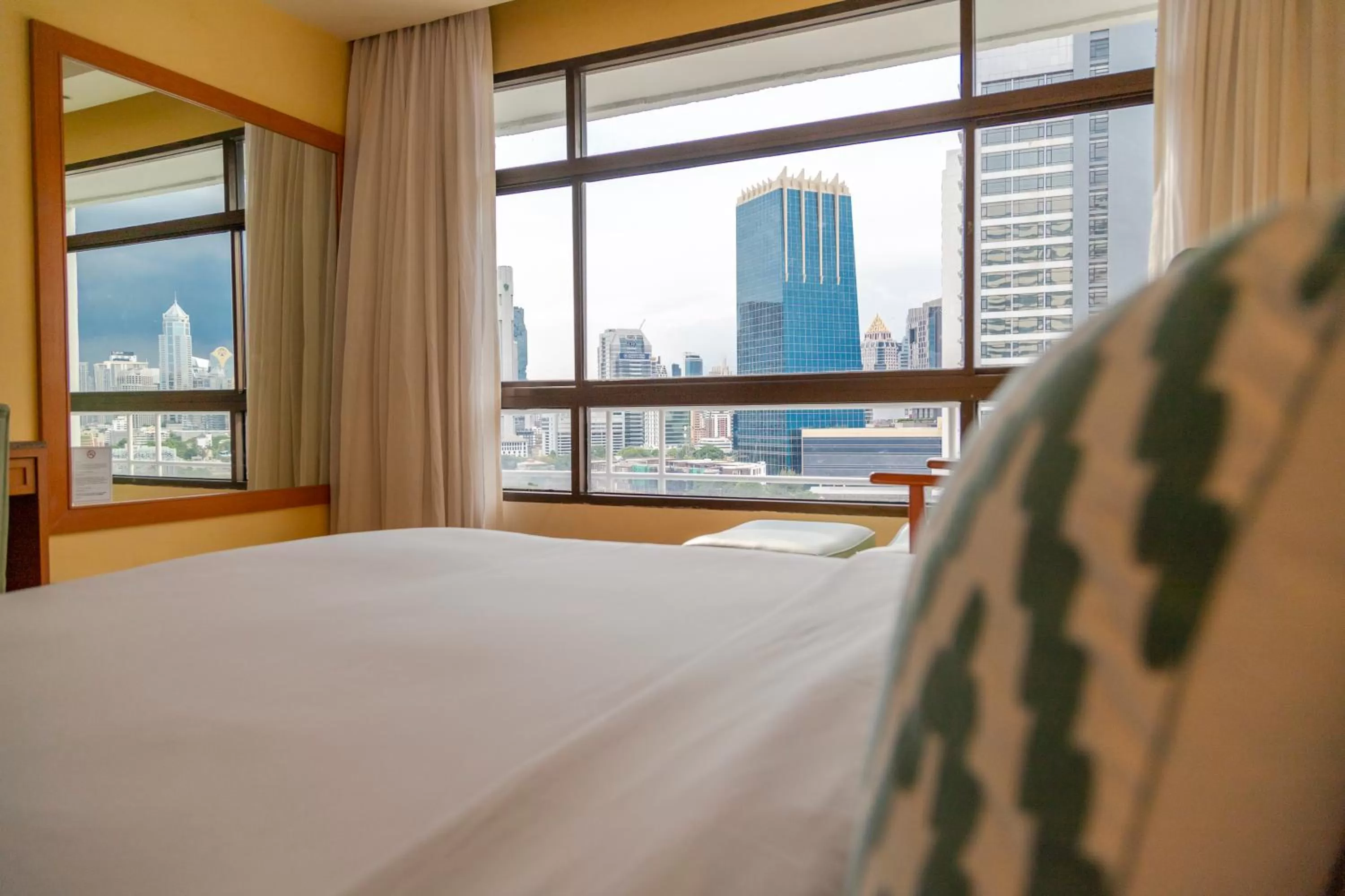 Bedroom, Bed in Pinnacle Lumpinee Park Hotel