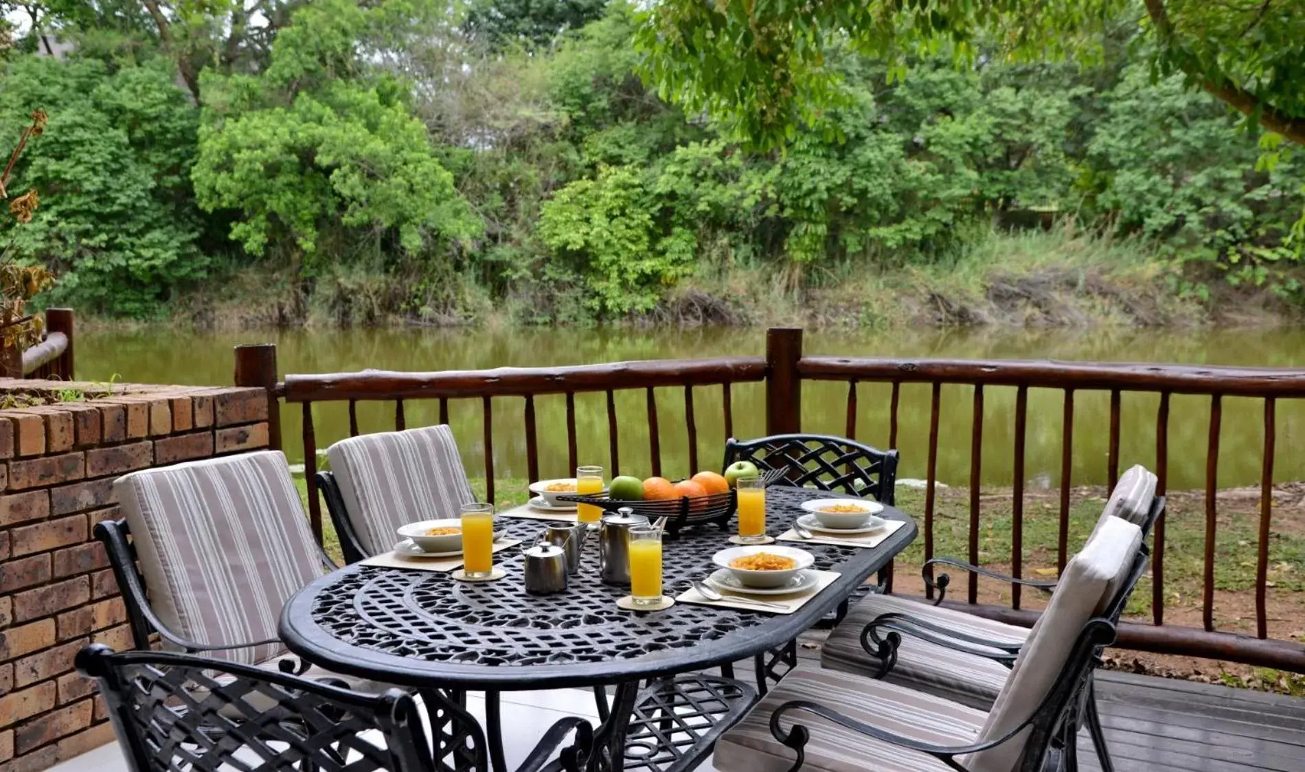 Patio in Cambalala - Luxury Units - in Kruger Park Lodge - Serviced Daily, Free Wi-Fi