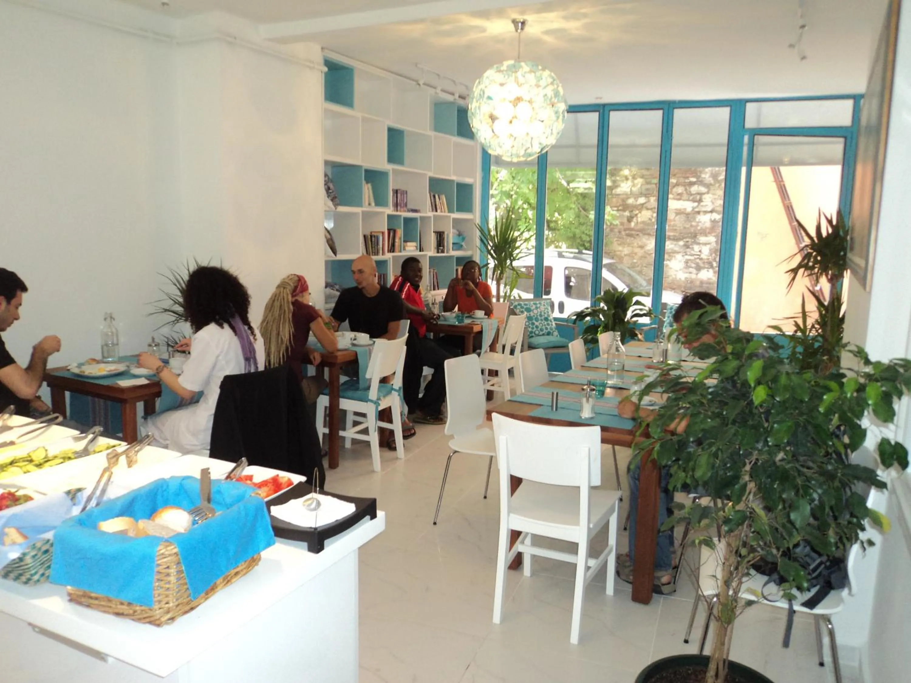 Restaurant/places to eat in Minel Hotel