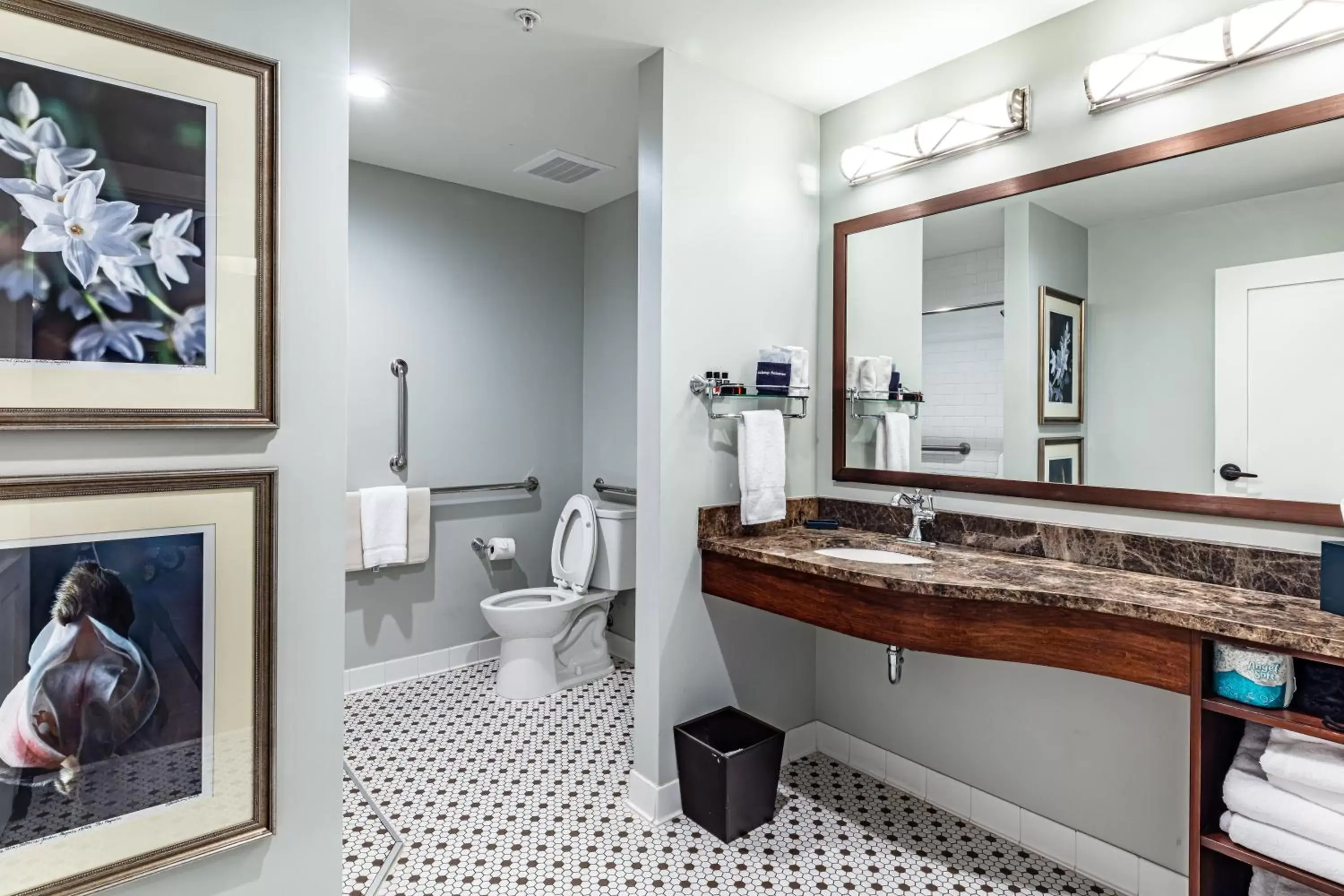 Bathroom in The Inn At The Crossroads