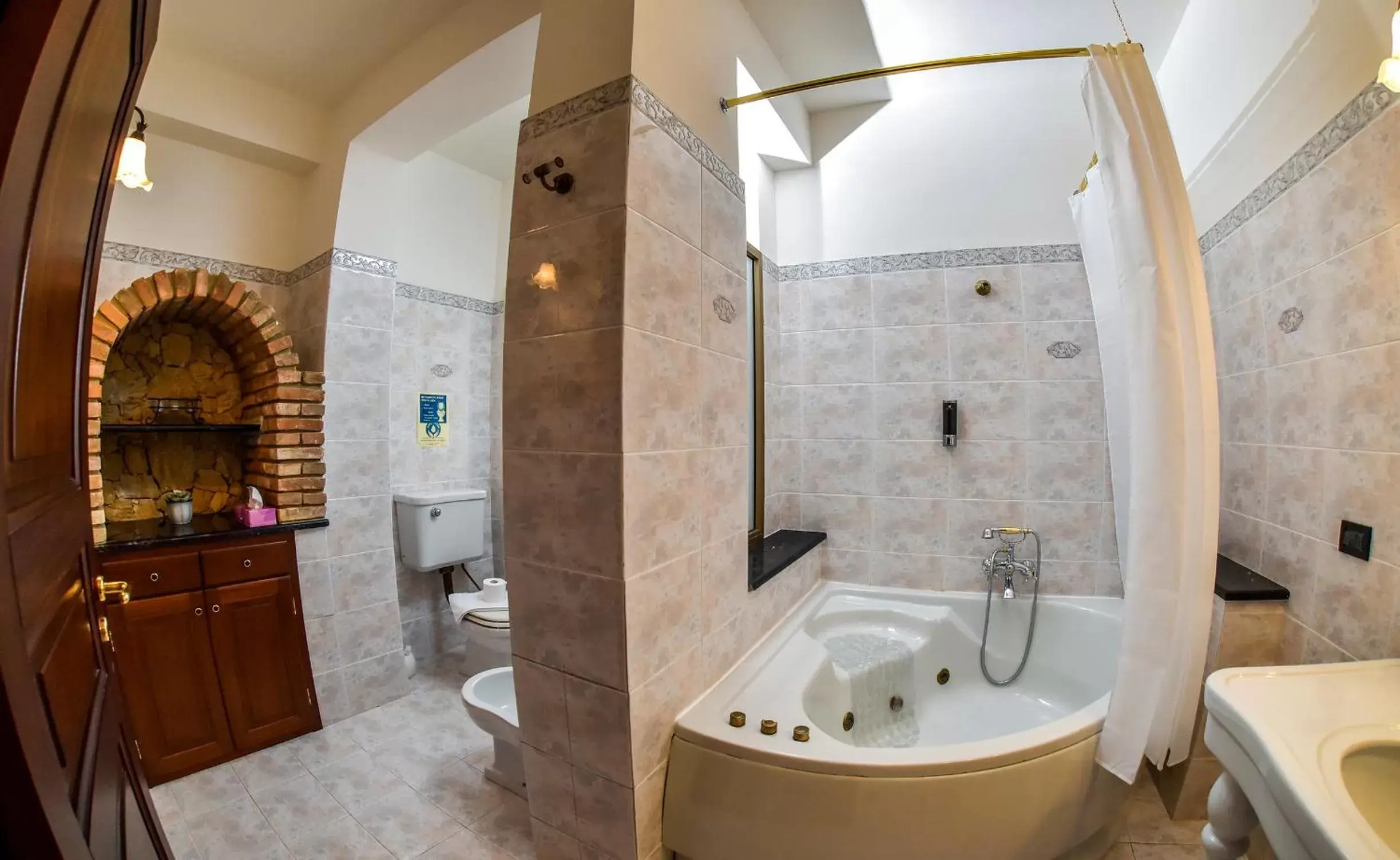 Hot Tub, Bathroom in B&B Villa Bentivoglio