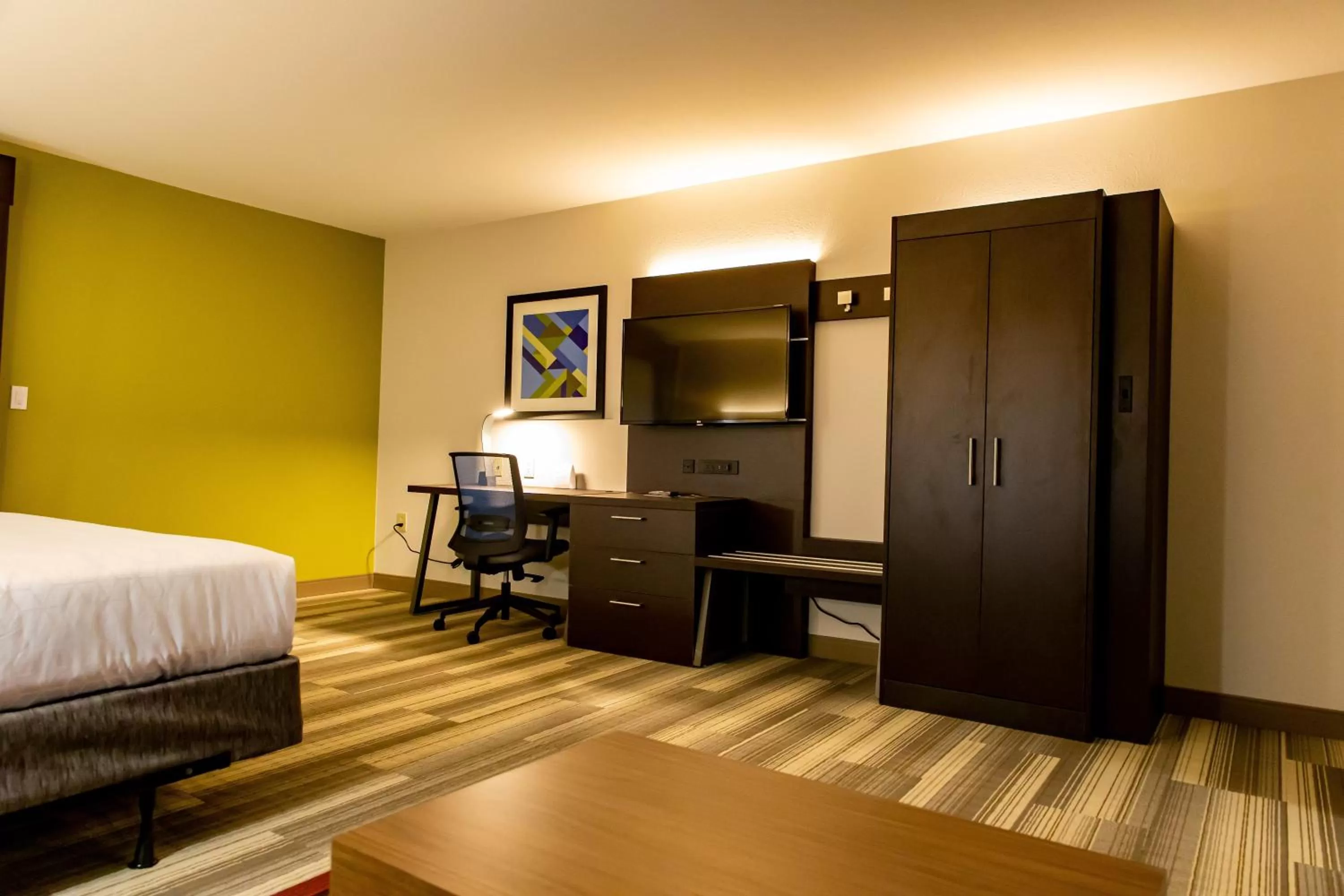 Photo of the whole room, Bed in Holiday Inn Express - Columbus - Dublin by IHG
