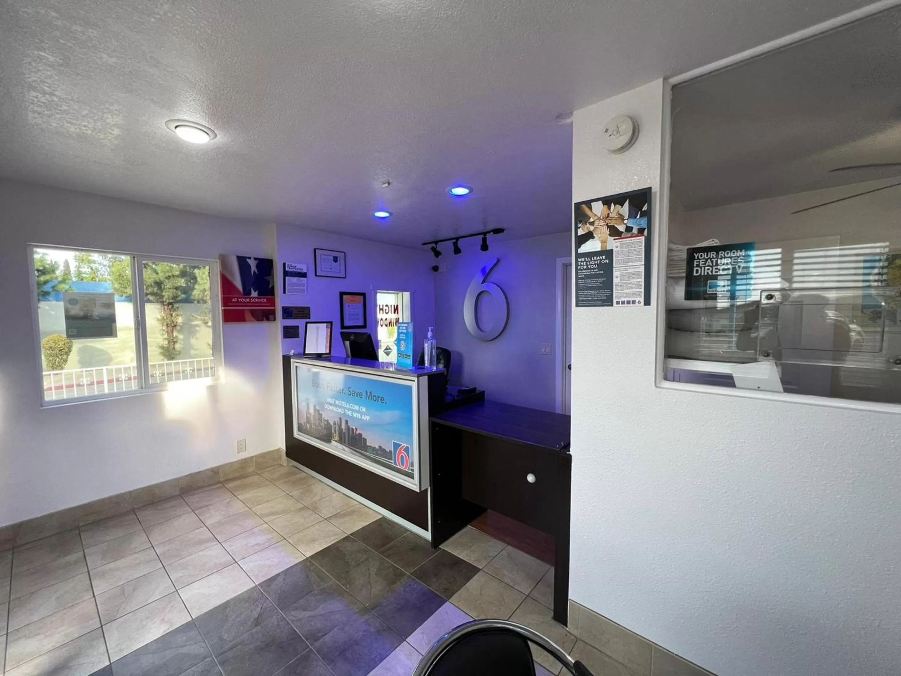 Lobby or reception in Motel 6-Orange, CA - Anaheim