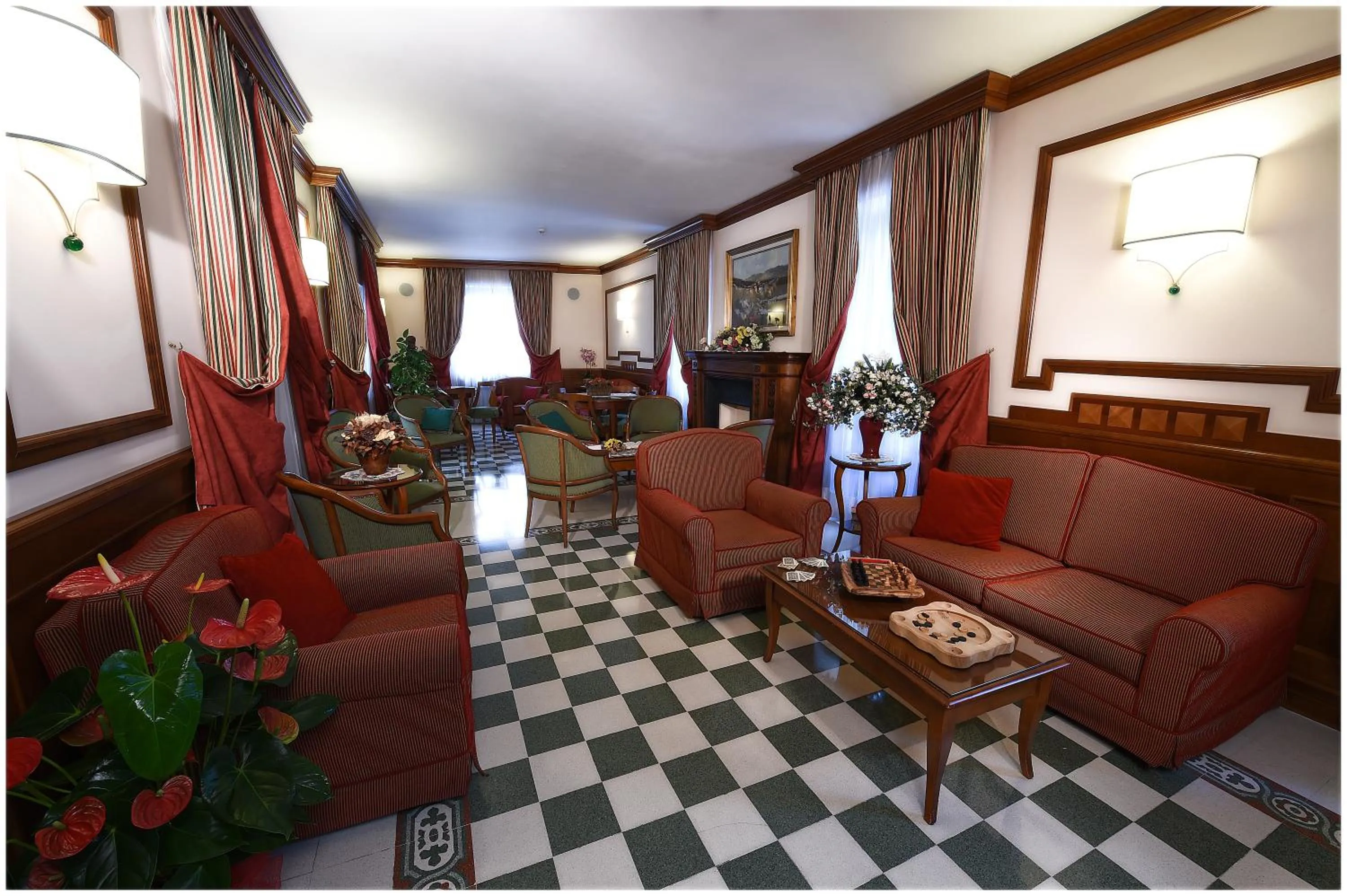 Communal lounge/ TV room in Hotel Acqui & Centro Benessere