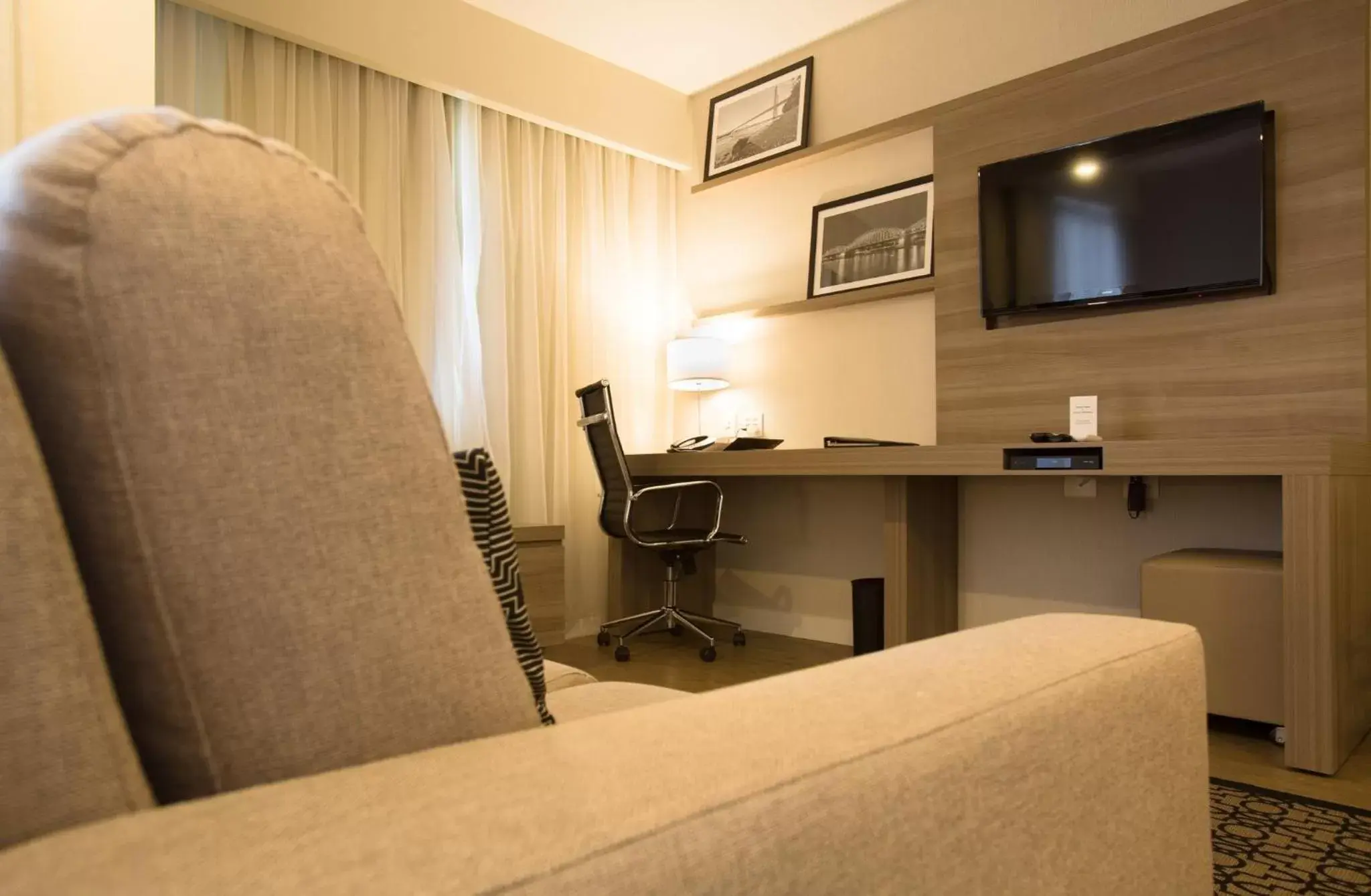 Photo of the whole room, TV/Entertainment Center in Staybridge Suites São Paulo, an IHG Hotel