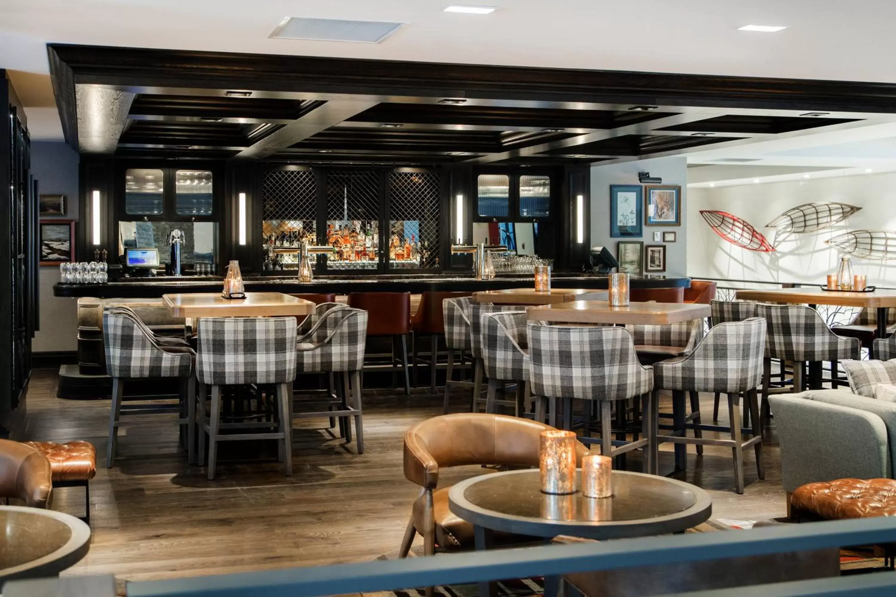 Lounge or bar, Restaurant/Places to Eat in Kananaskis Mountain Lodge, Autograph Collection