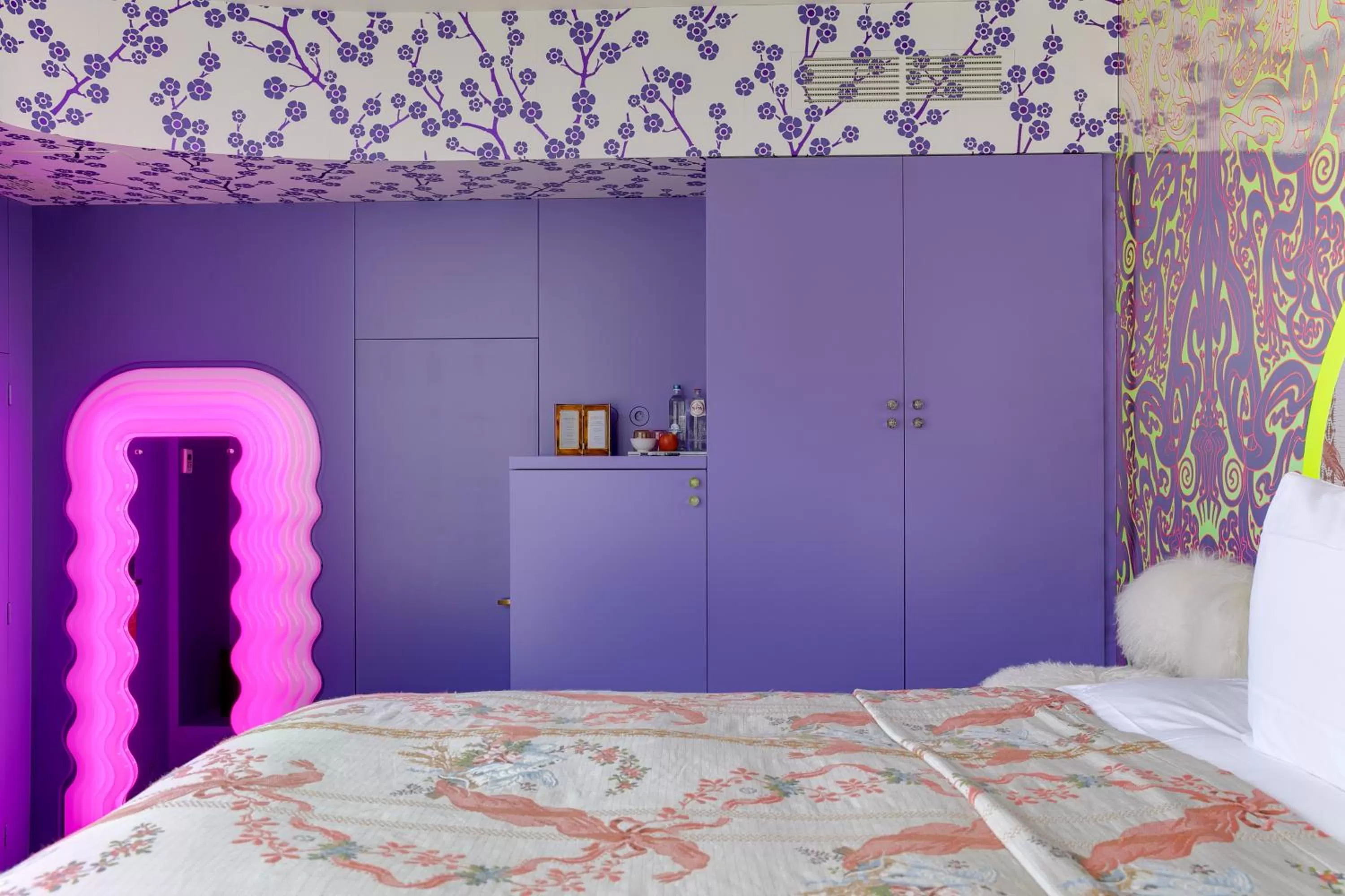 Bed in Hotel De Witte Lelie -Small Luxury Hotels of the World