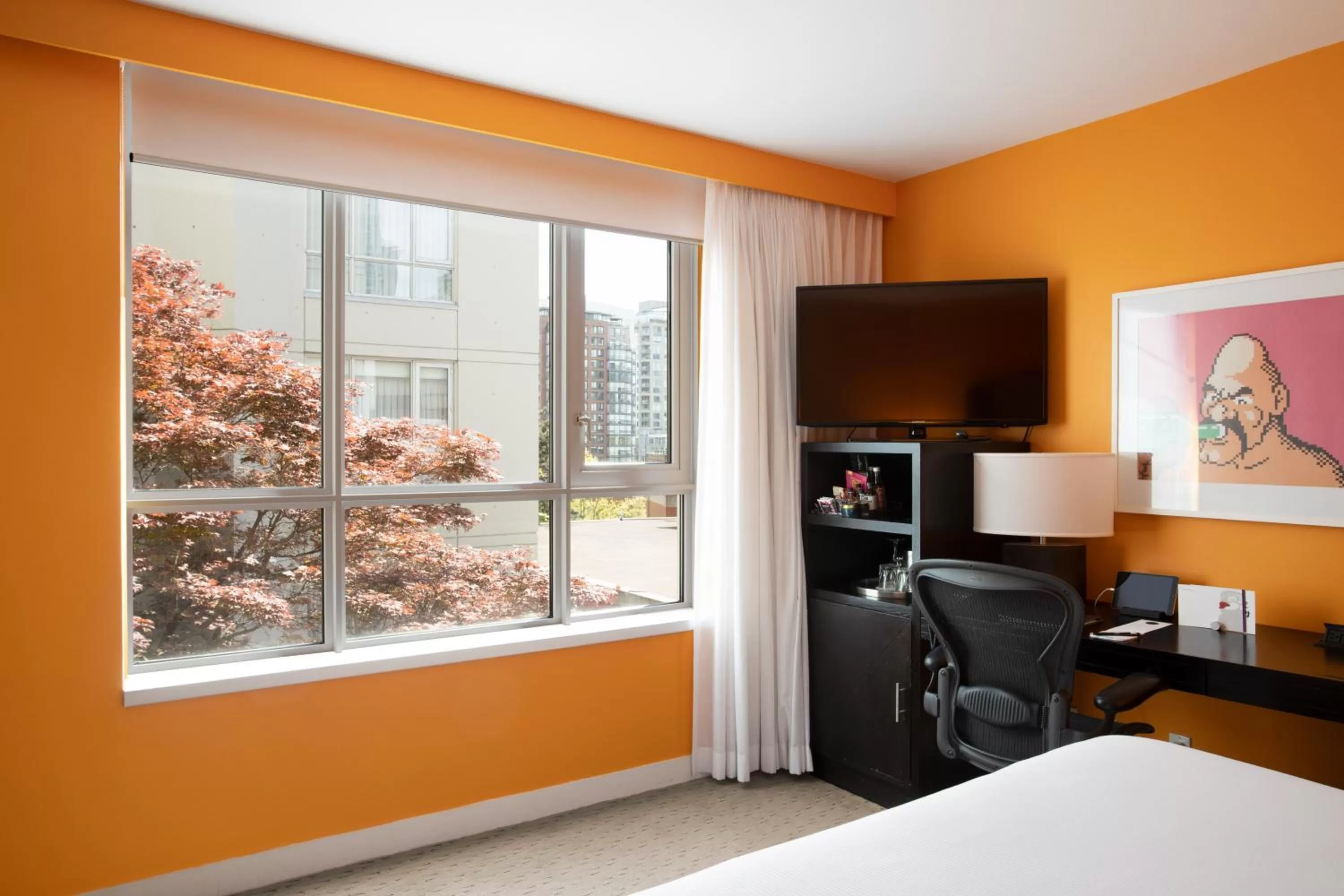 Communal lounge/ TV room, Bed in OPUS Vancouver