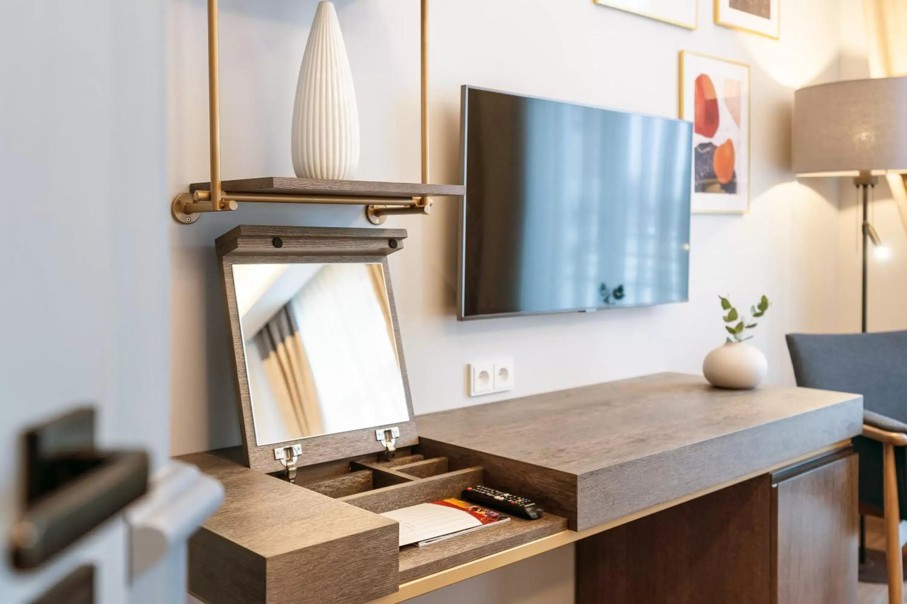 Photo of the whole room in SEETELHOTEL Pommerscher Hof das Wellnesshotel im Herzen der Kaiserbäder mit direktem Zugang zur Wellnessoase Shehrazade Photo of the whole room in SEETELHOTEL Pommerscher Hof das Wellnesshotel im Herzen der Kaiserbäder mit direktem Zugang zur Wellnessoase Shehrazade