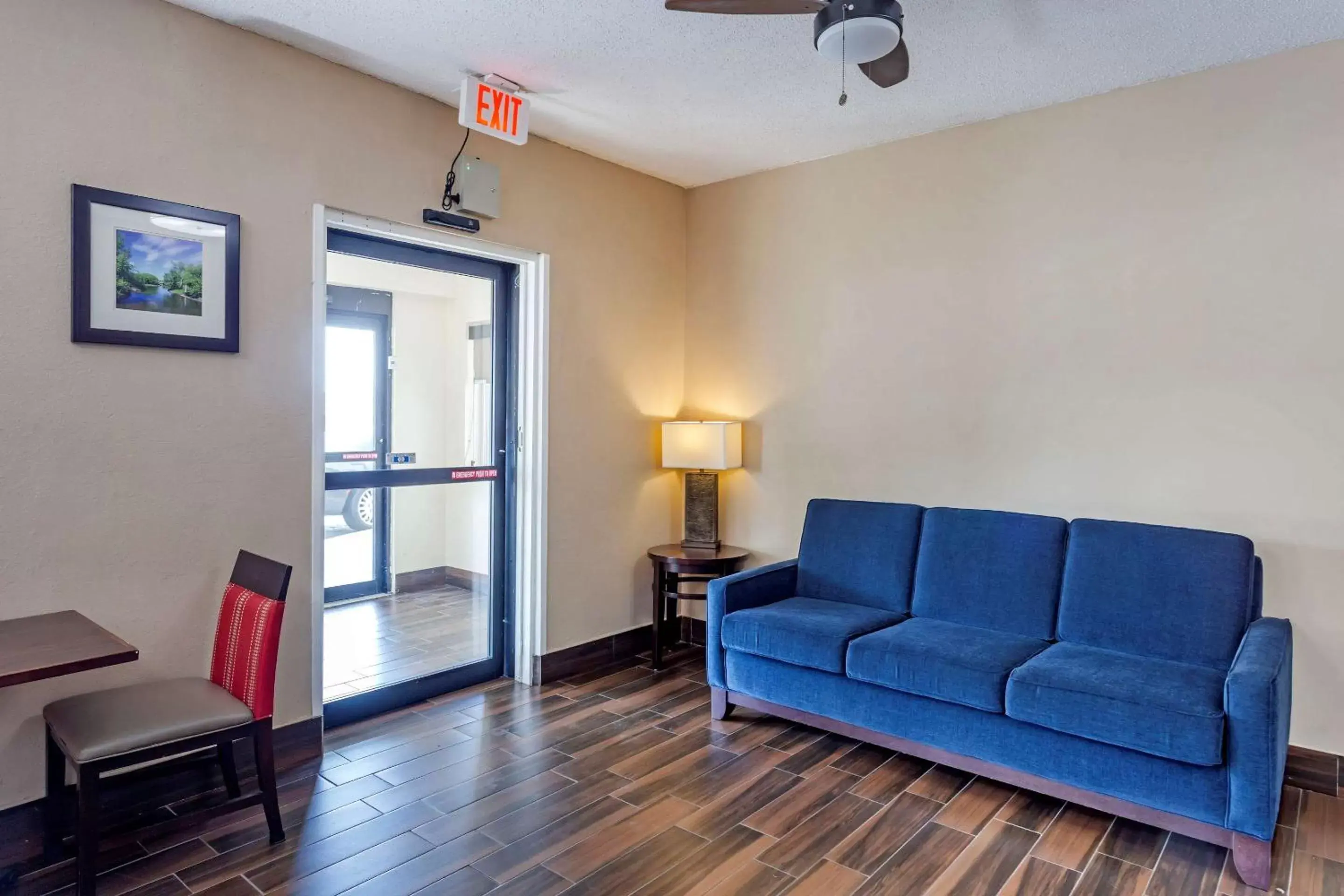 Lobby or reception, Seating Area in Comfort Inn Rockford near Casino District