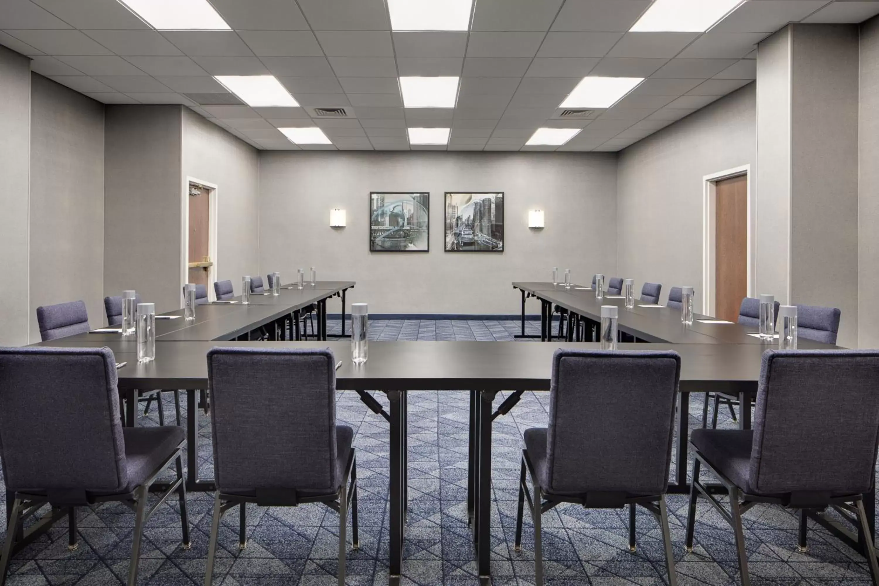 Meeting/conference room in Courtyard by Marriott Chicago Downtown/River North