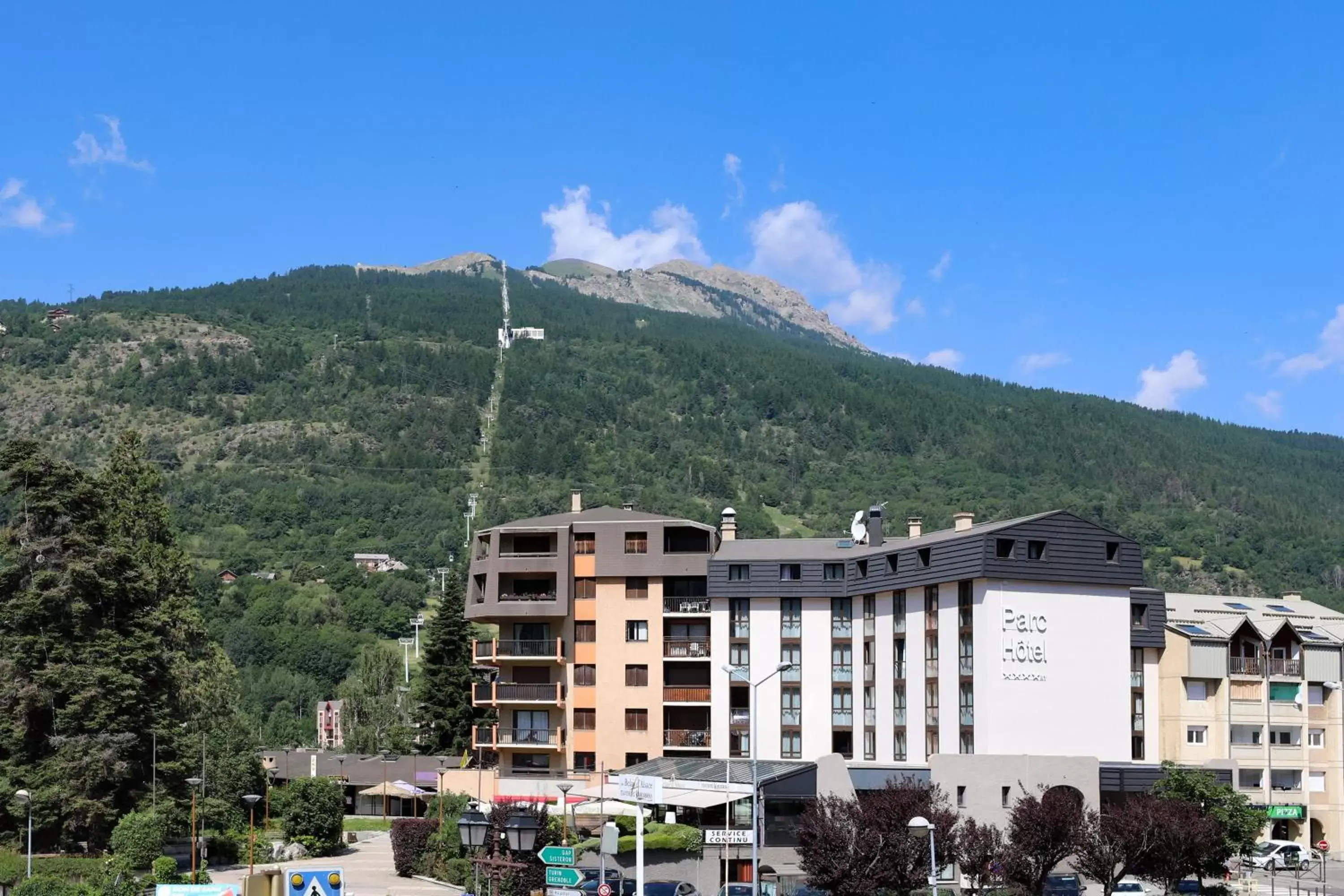 Property Building in SOWELL HOTELS Le Parc & Spa