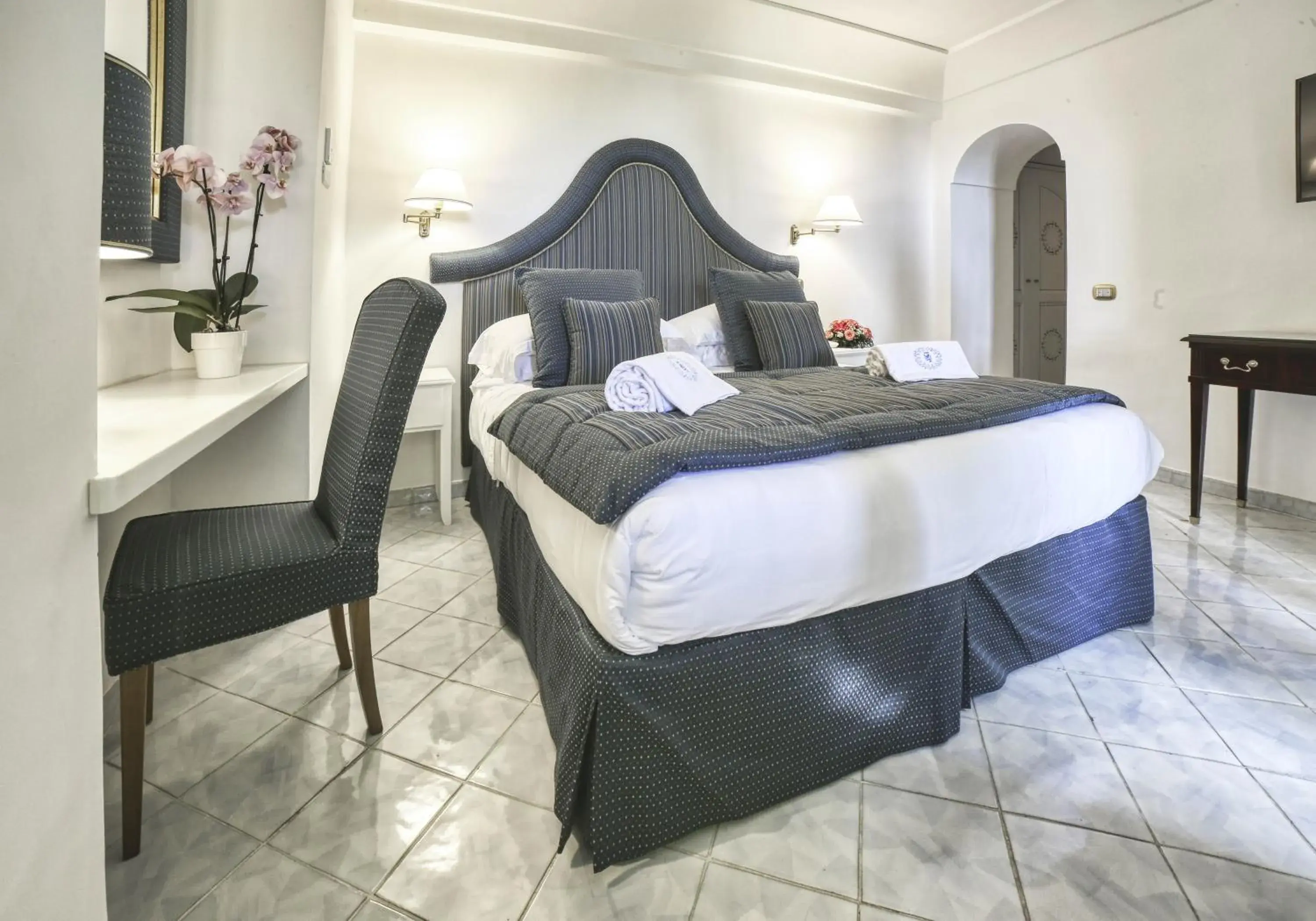 Photo of the whole room, Bed in Palazzo Confalone