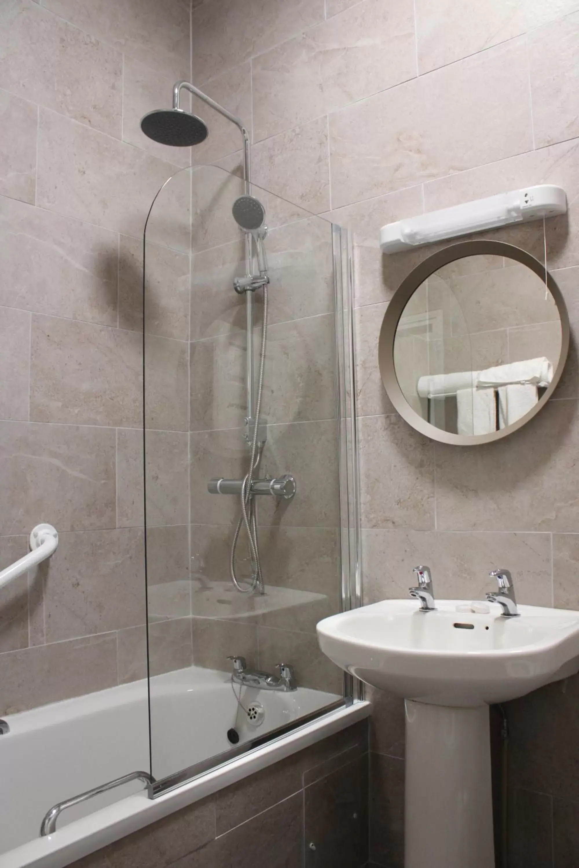 Bathroom in Kildare House Hotel