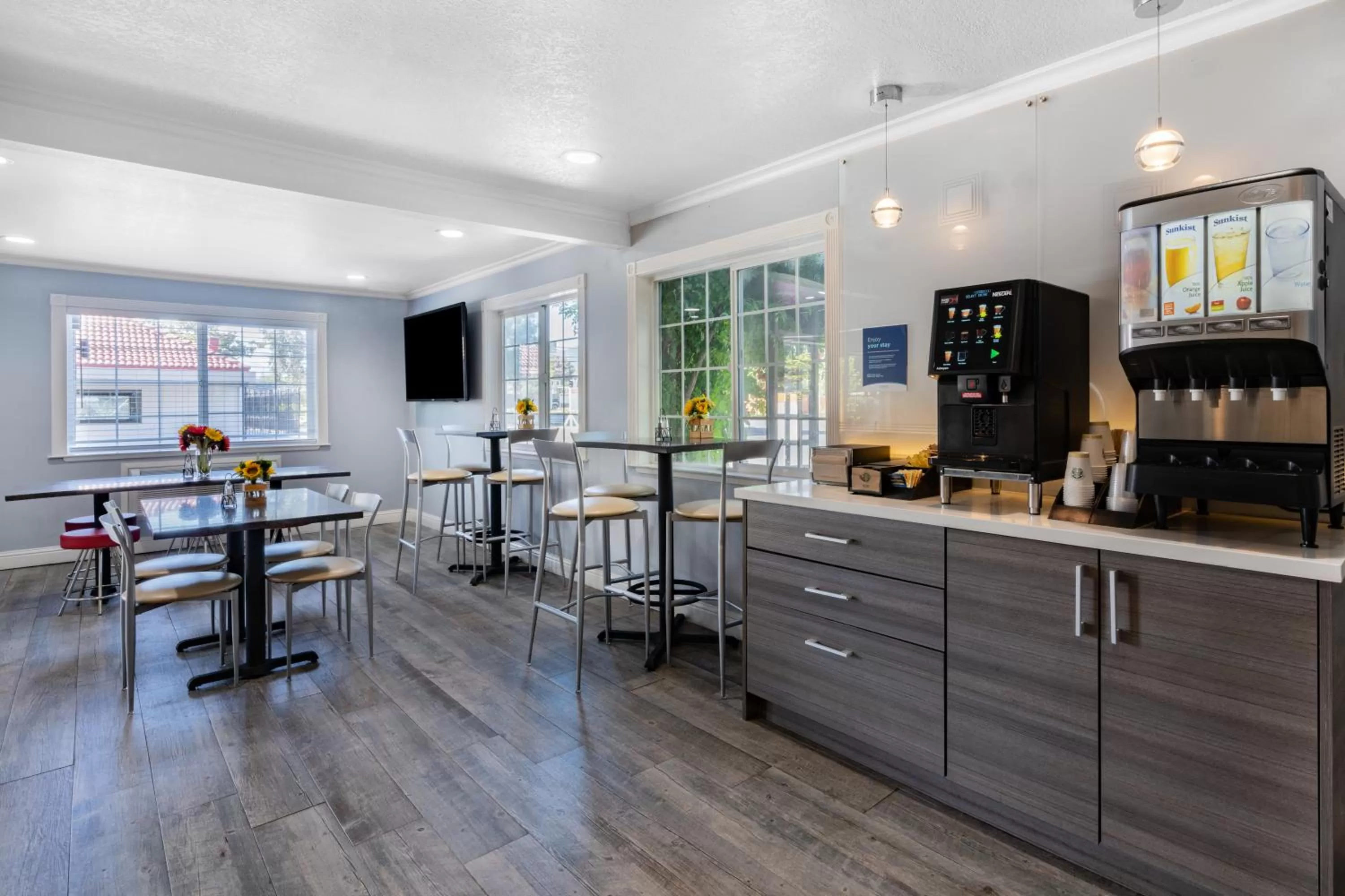 Coffee/tea facilities in Super 8 Ukiah by Wyndham