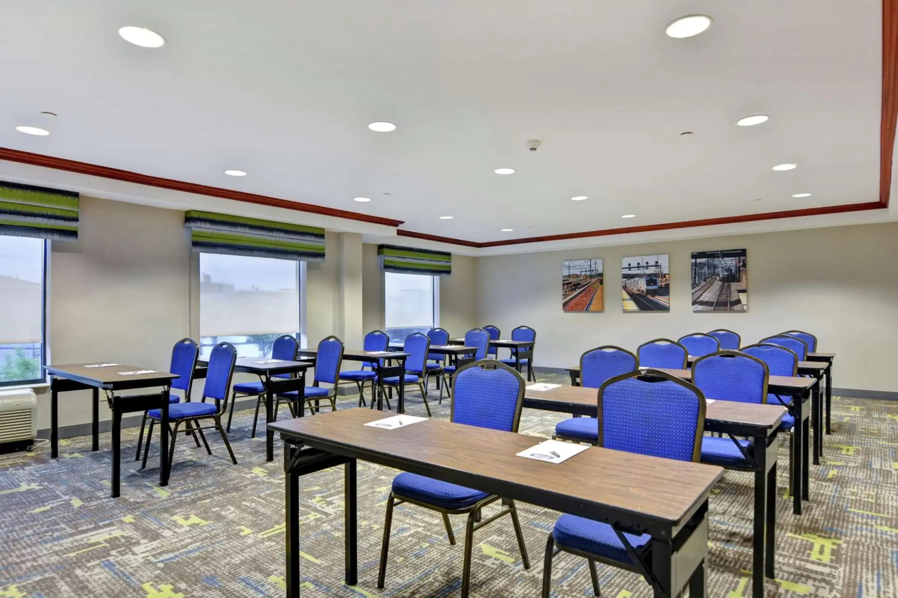 Meeting/conference room, Restaurant/Places to Eat in Hampton Inn & Suites Newark-Harrison-Riverwalk