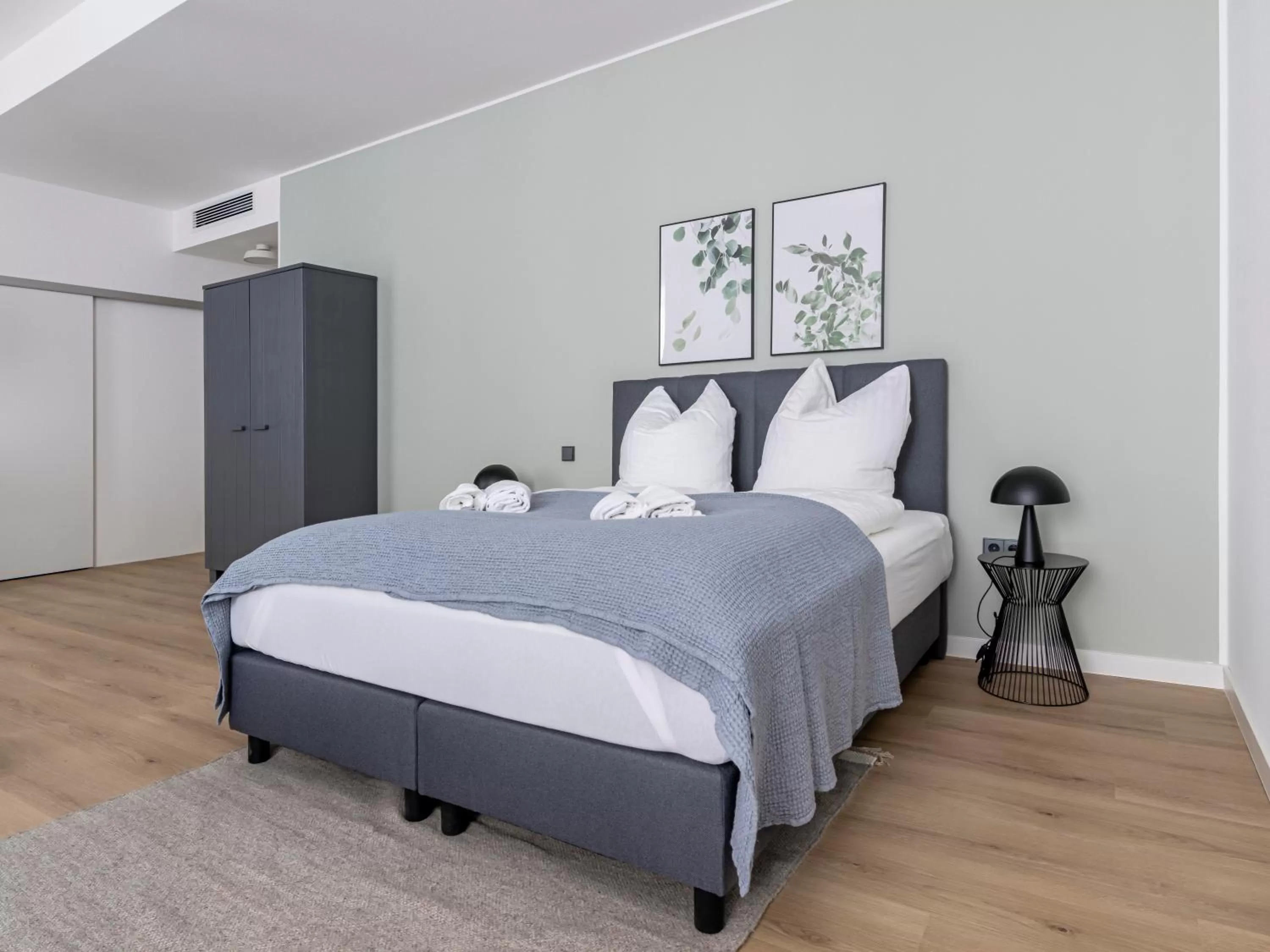 Bed in Limehome Rosenheim Gillitzerstraße