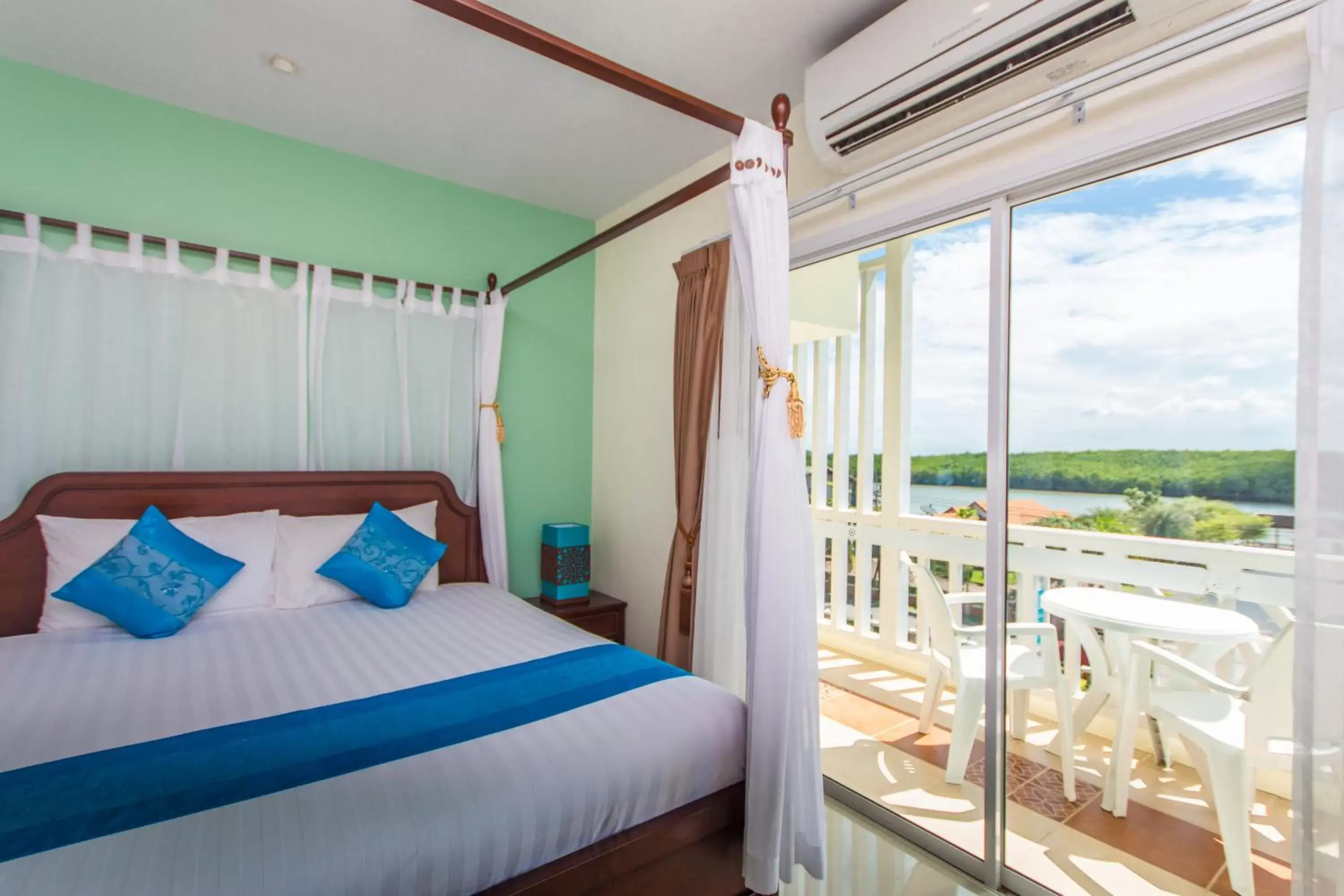 Bed in Krabi Front Bay Resort