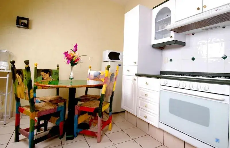 Dining area, Kitchen/Kitchenette in Hotel & Suites Galeria