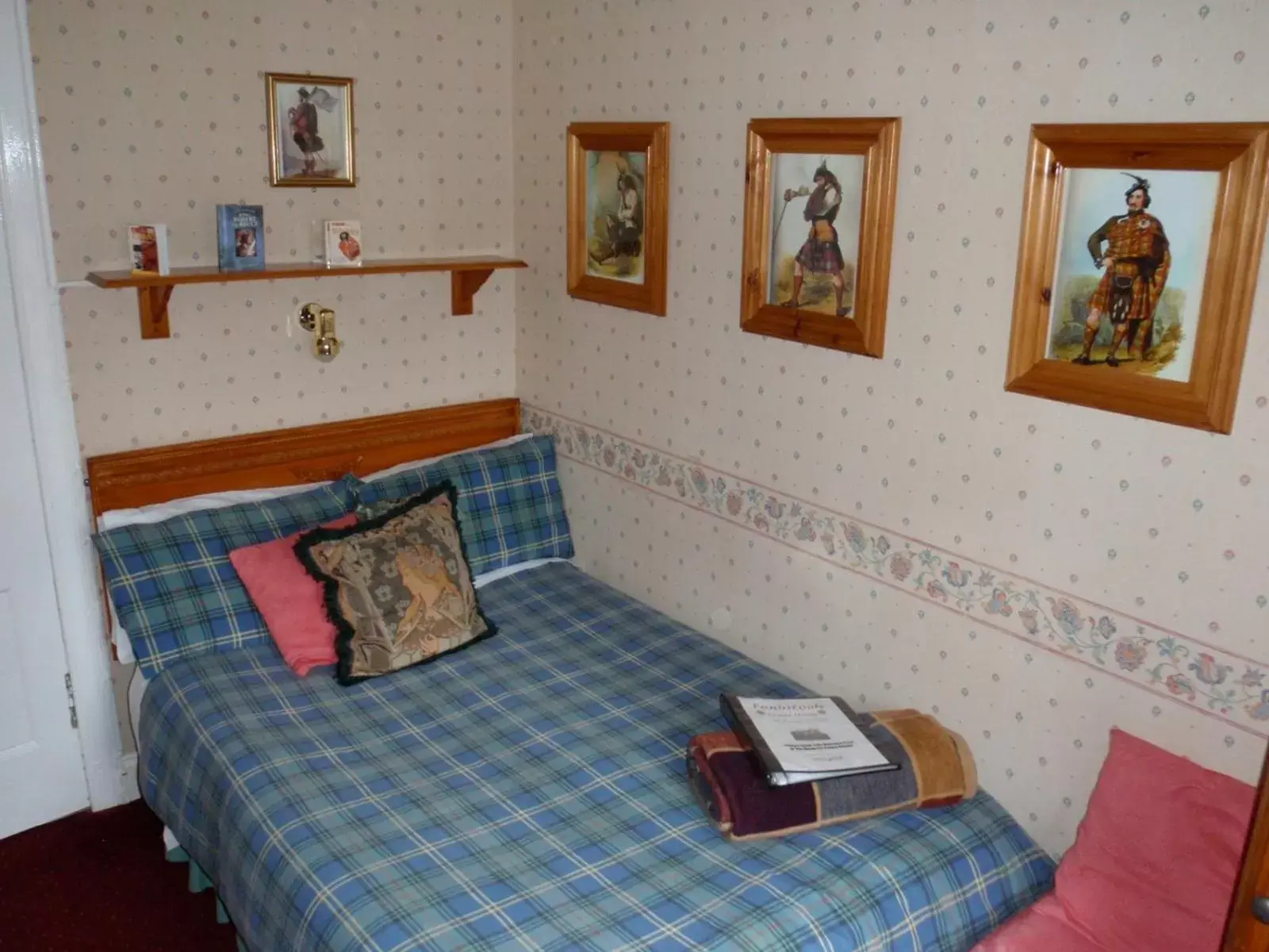 Bedroom, Bed in Ferintosh Guest House