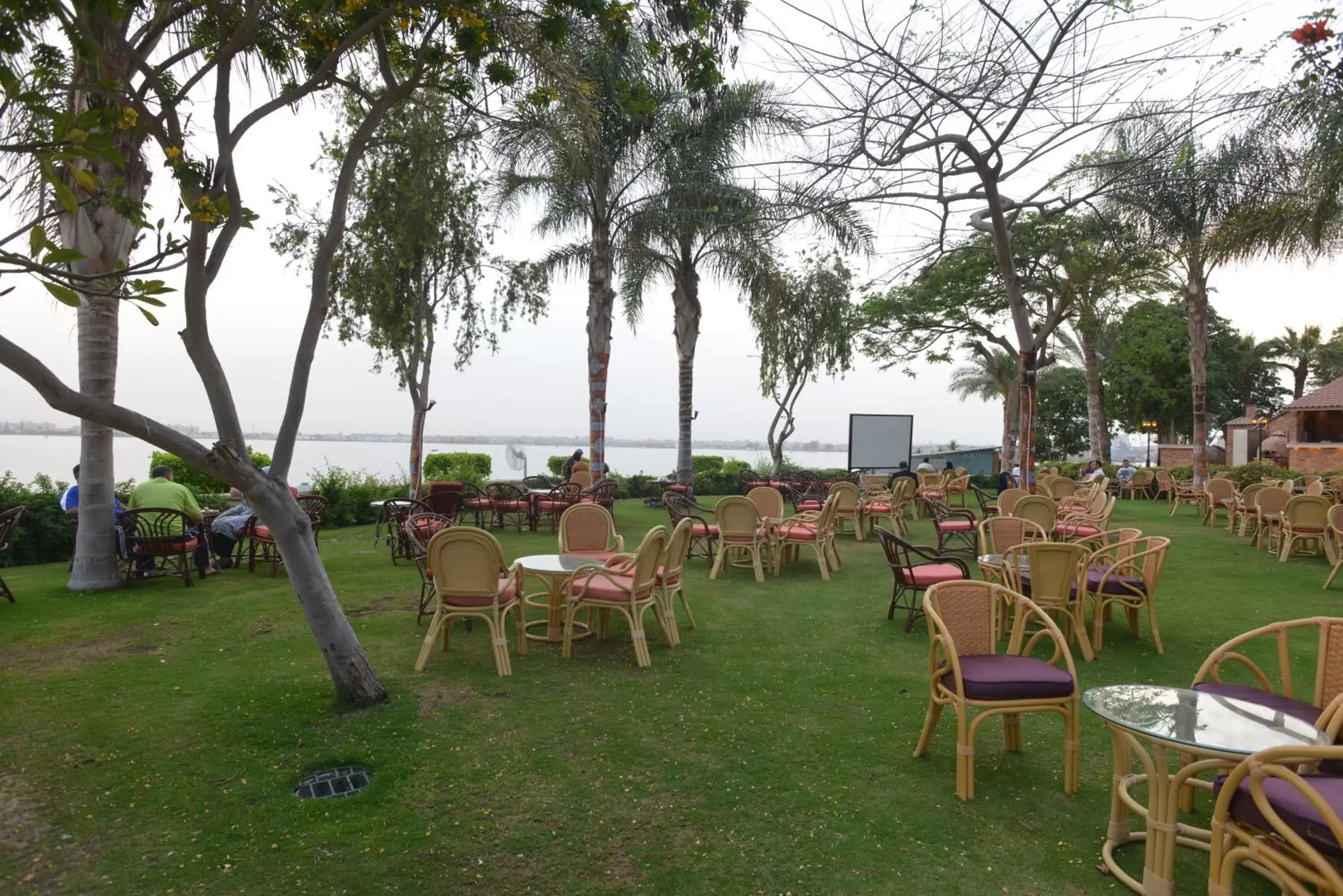 Garden, Restaurant/Places to Eat in Mercure Ismailia Forsan Island