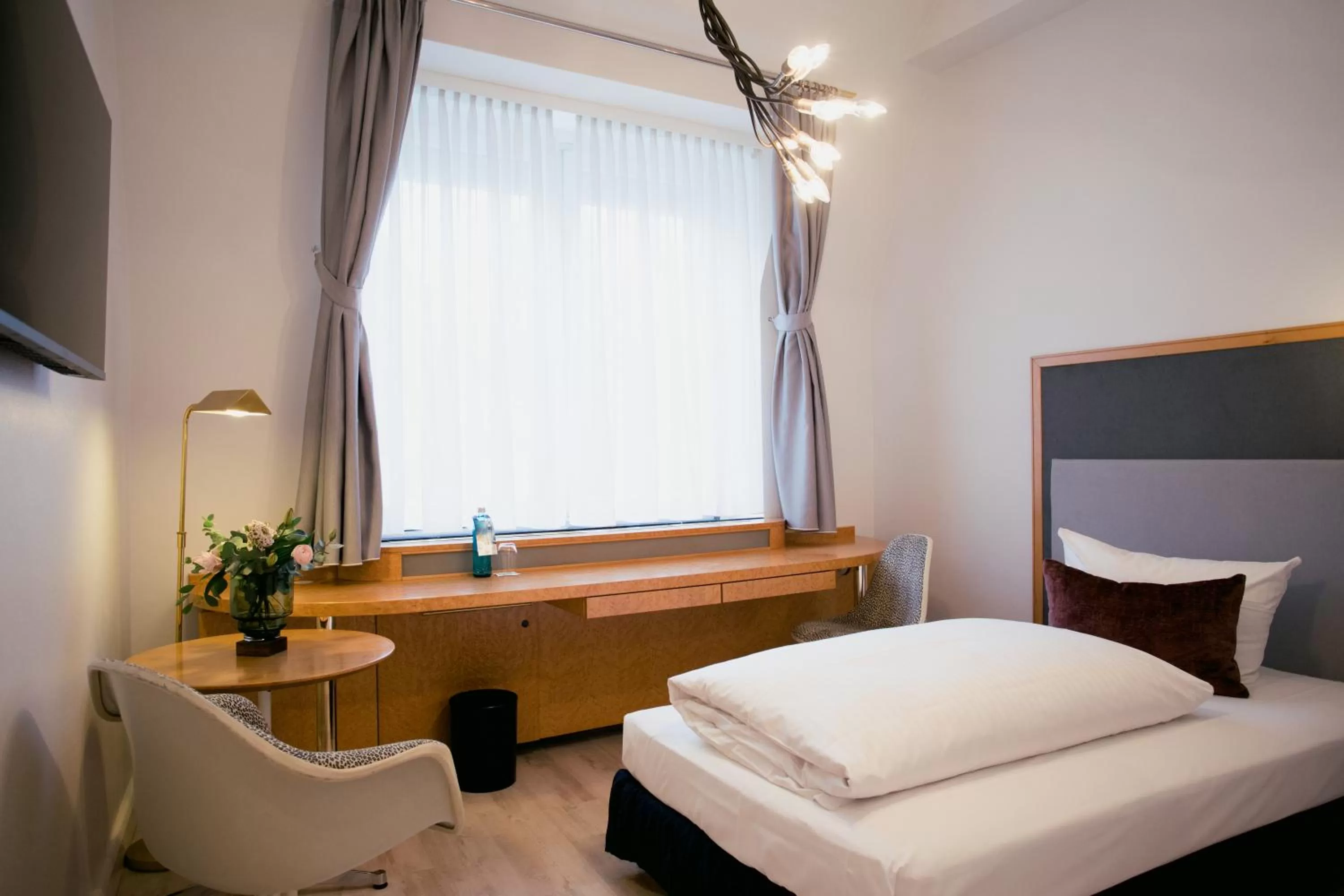 Photo of the whole room, Bed in DOM Hotel LIMBURG