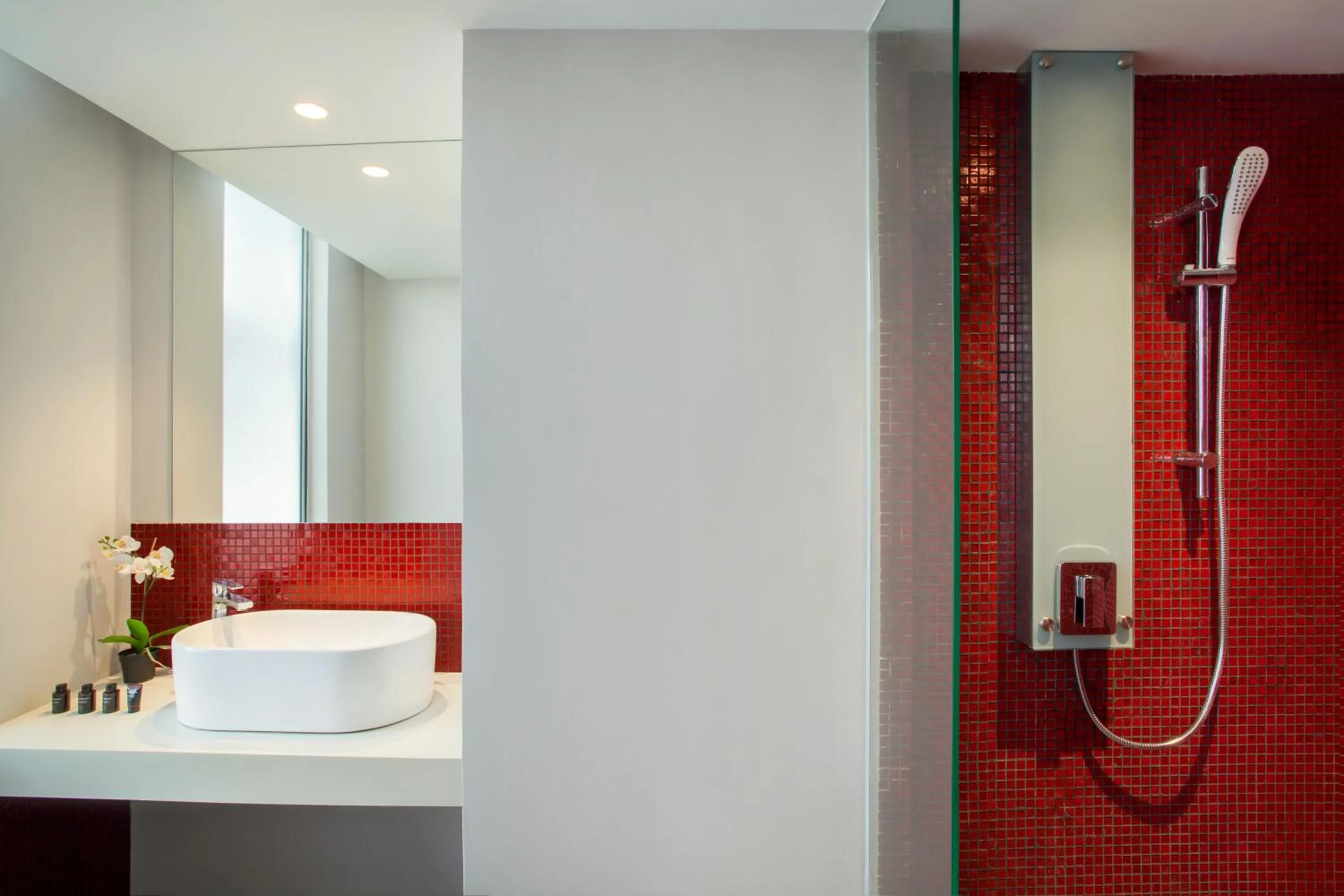 Shower in Days Hotel & Suites by Wyndham KL - Chan Sow Lin MRT or LRT