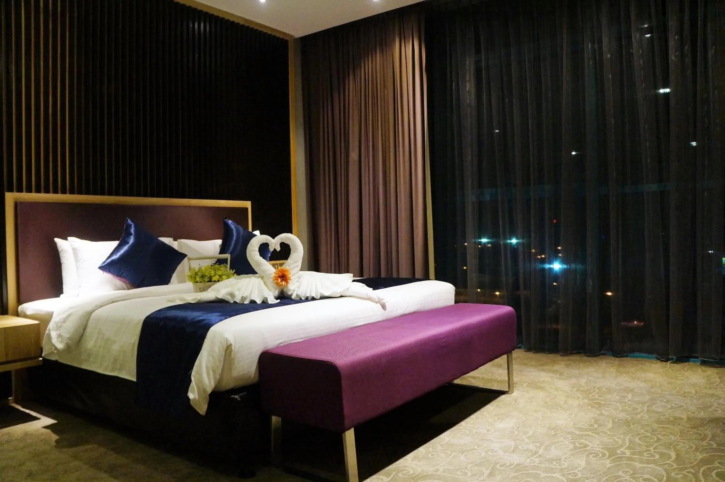 Bed in Greens Hotel & Suites