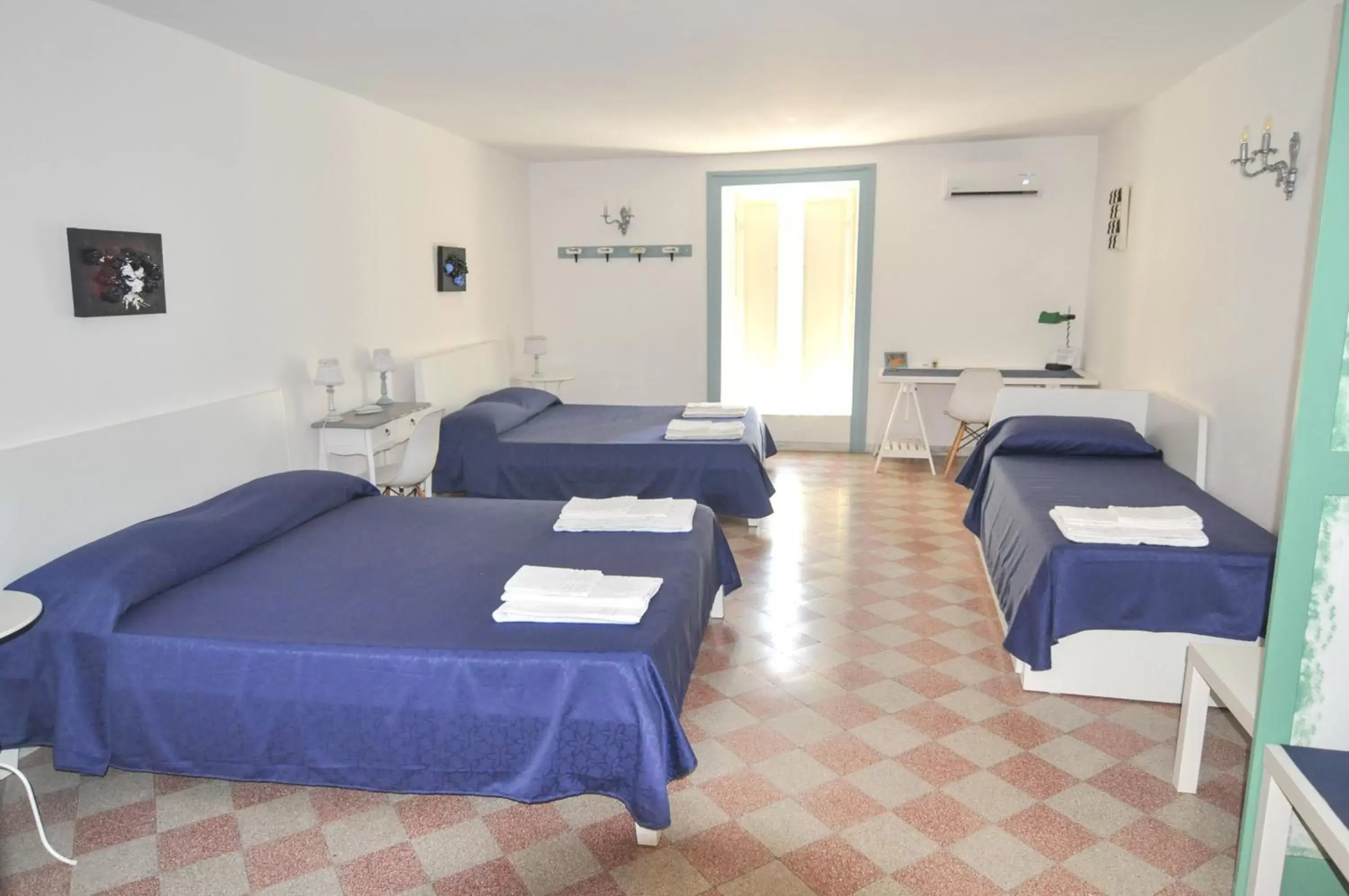 Photo of the whole room, Bed in B&B Alchimia Napoletana