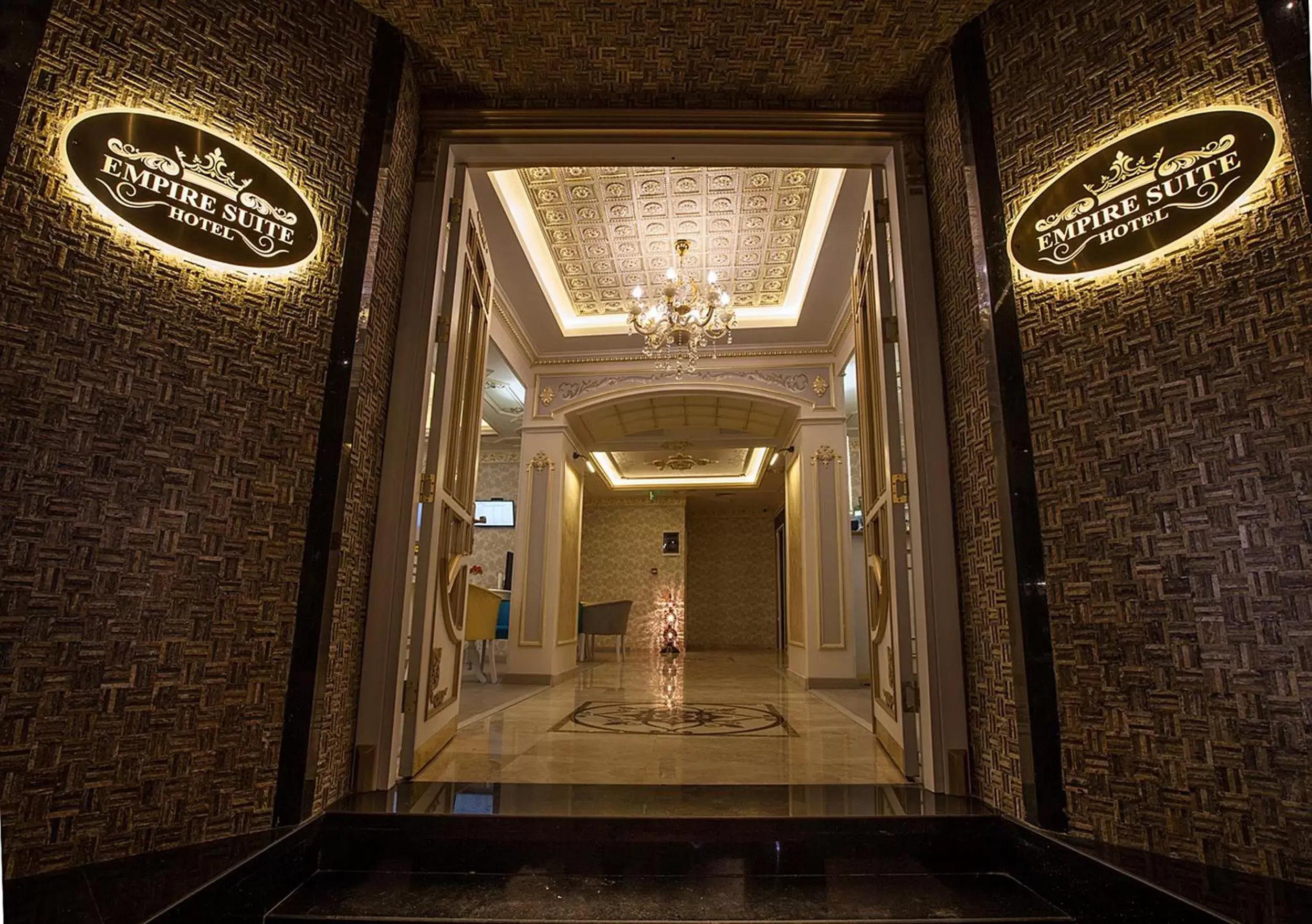 Facade/entrance in Empire Suite Hotel