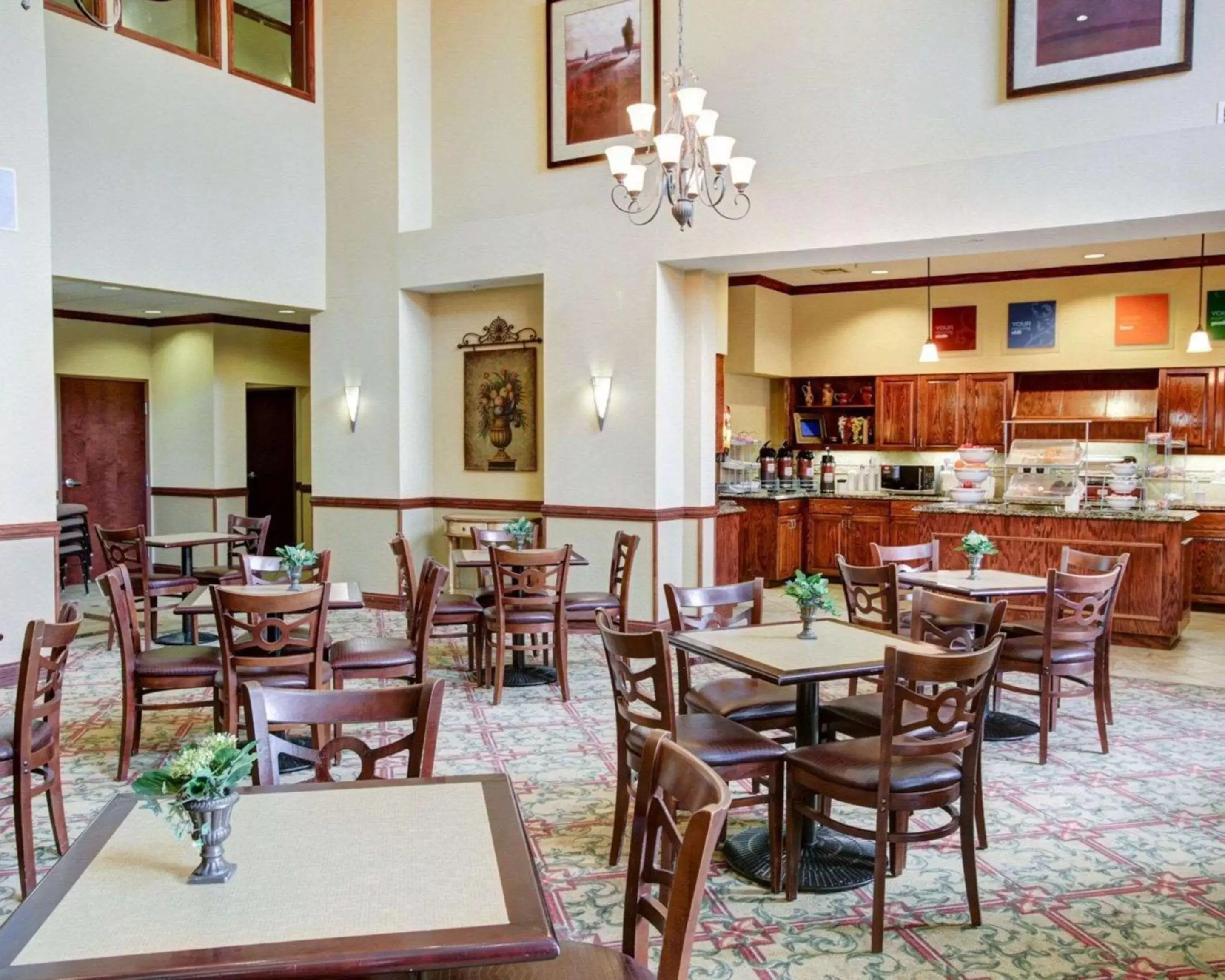 Restaurant/Places to Eat in Comfort Suites University Drive