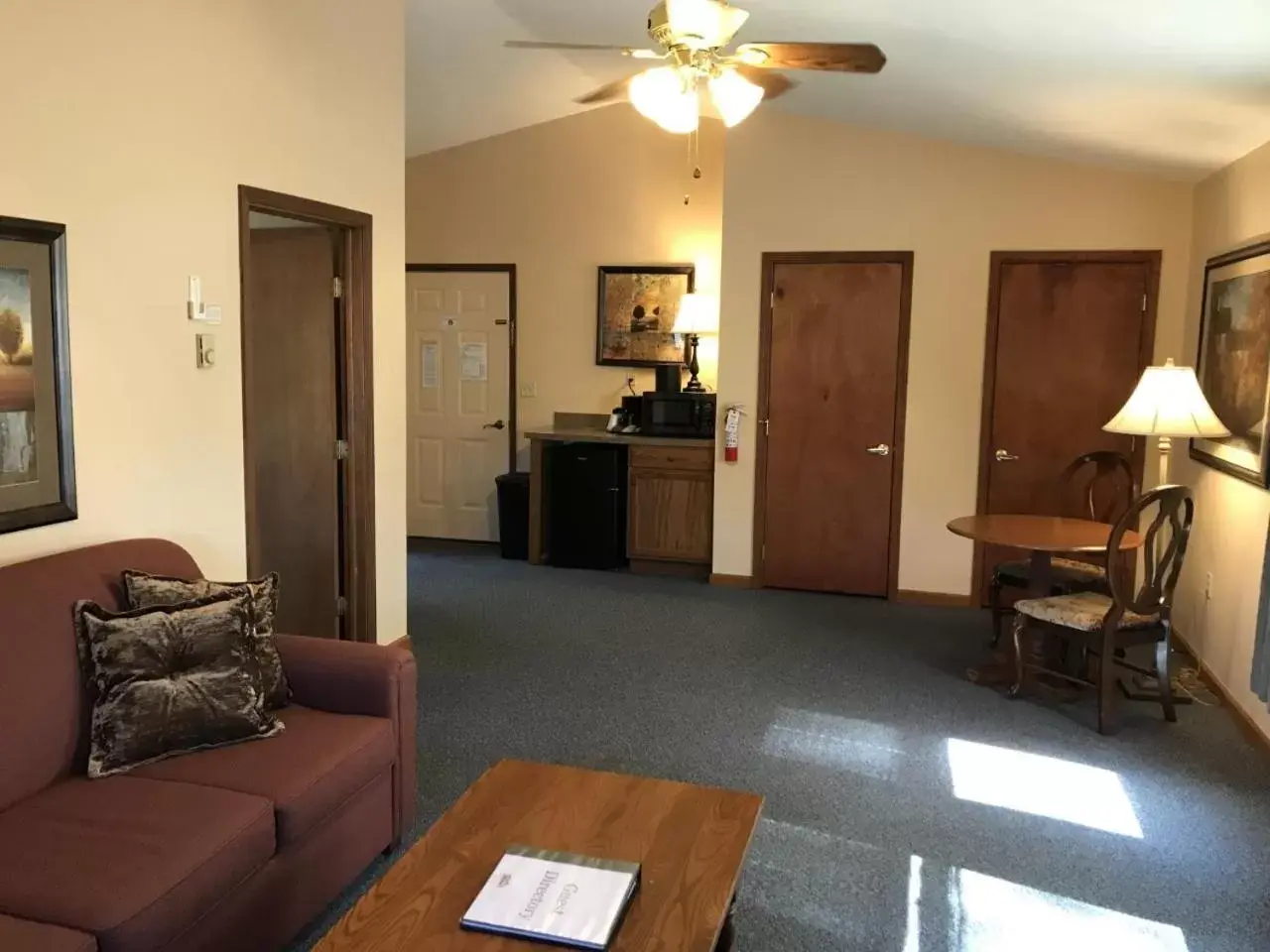 Kitchen or kitchenette, Seating Area in Woodfield Manor - A Sundance Vacations Property