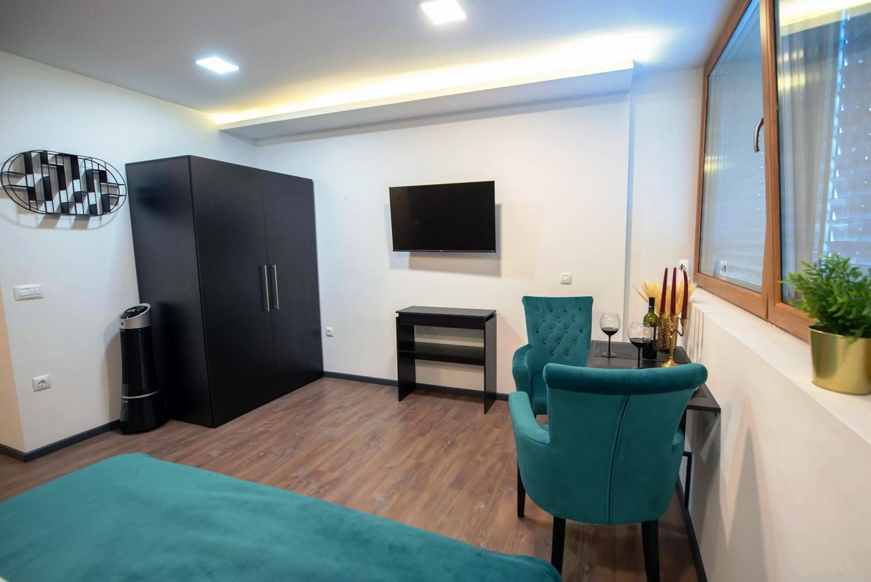 TV and multimedia in Arcobaleno Apartments & Rooms