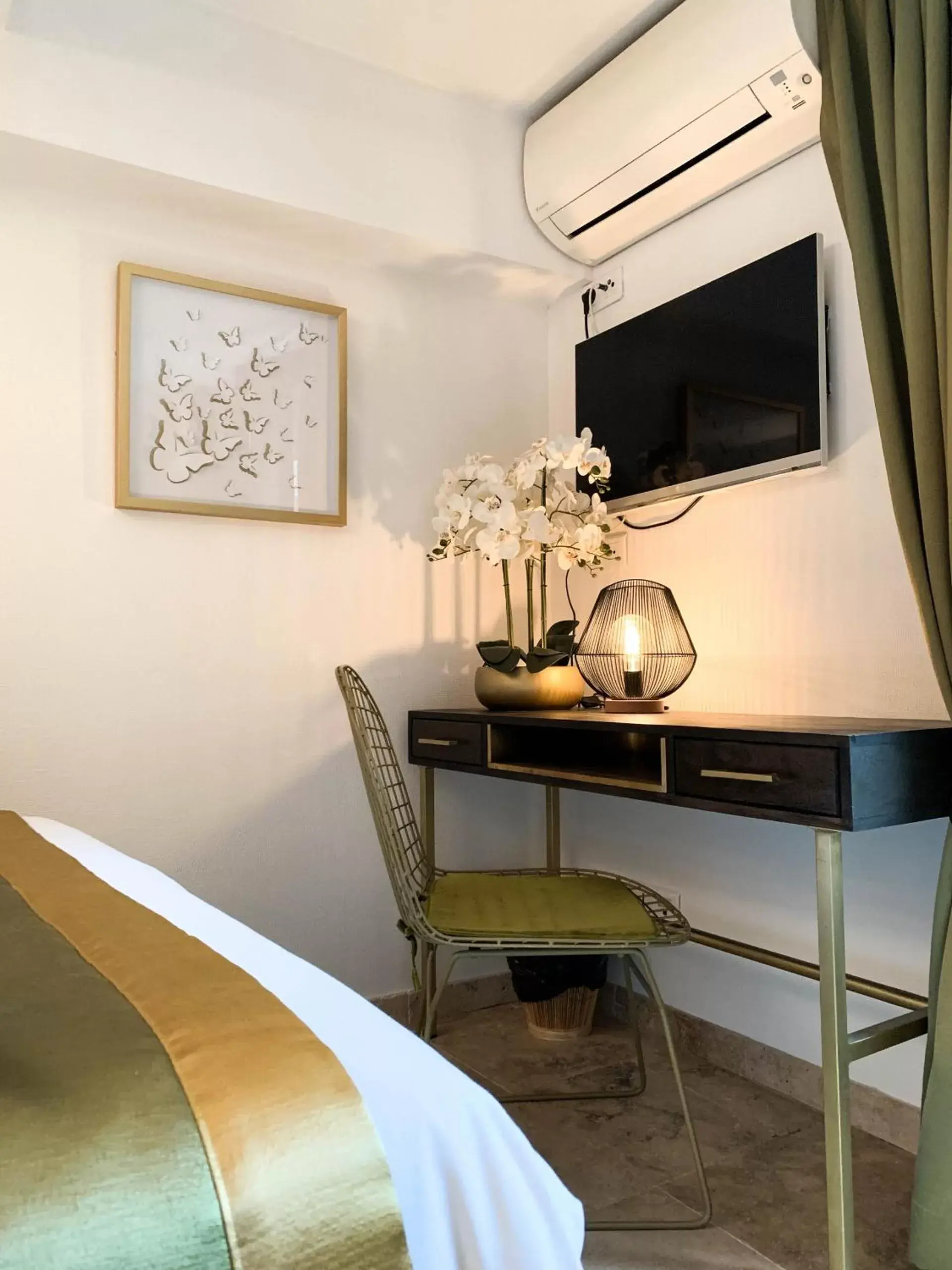 Deluxe Double Room with Terrace in Villa Pruly Hotel Cannes Centre