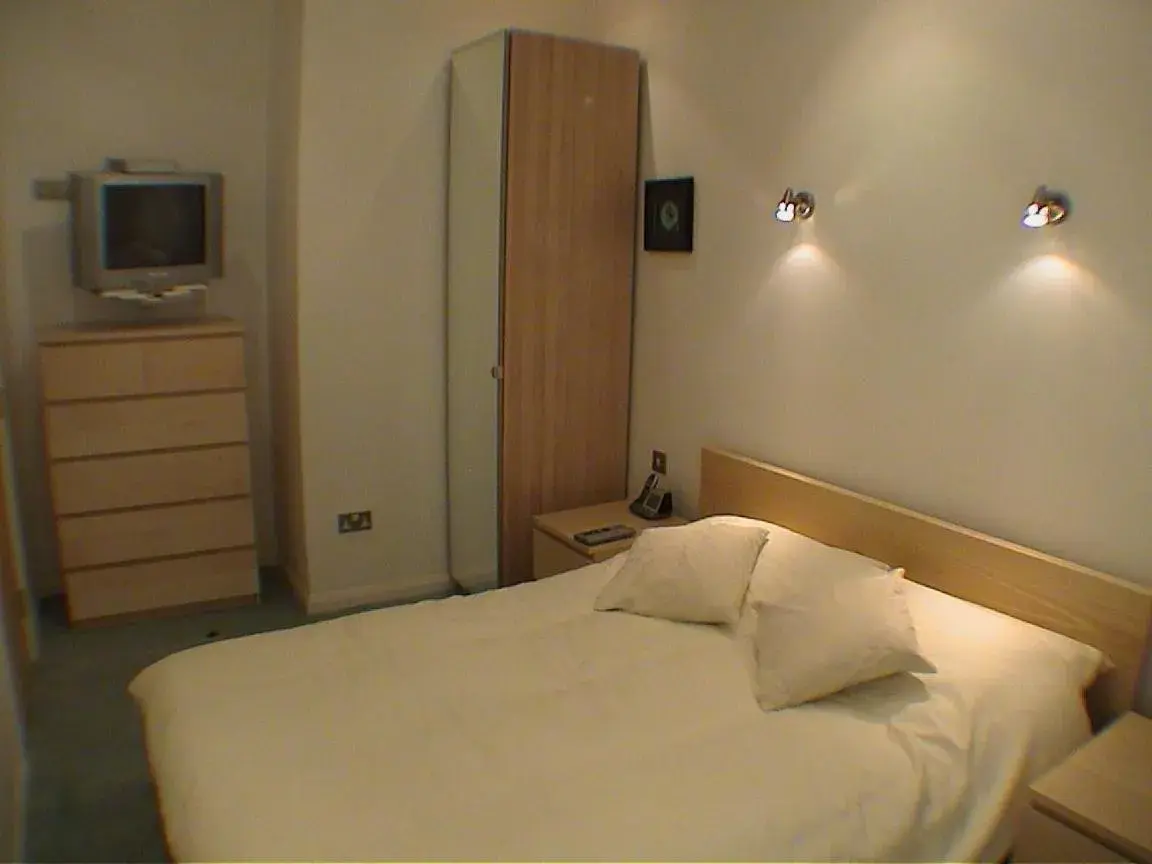 Bed in Earle House Serviced Apartments