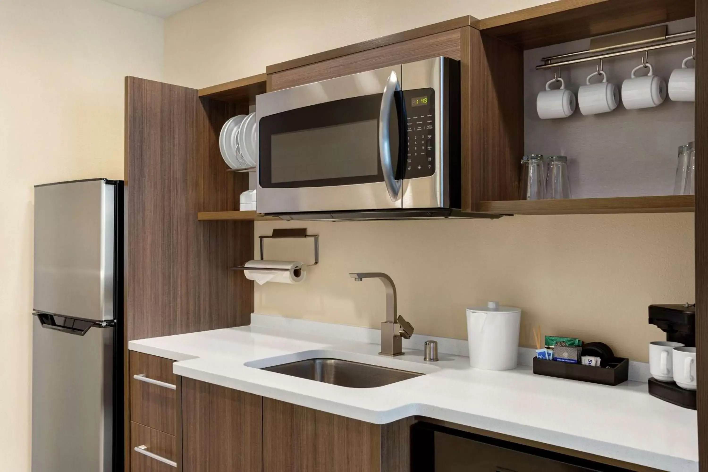 Kitchen or kitchenette, Kitchen/Kitchenette in Home2 Suites By Hilton Minneapolis University Area